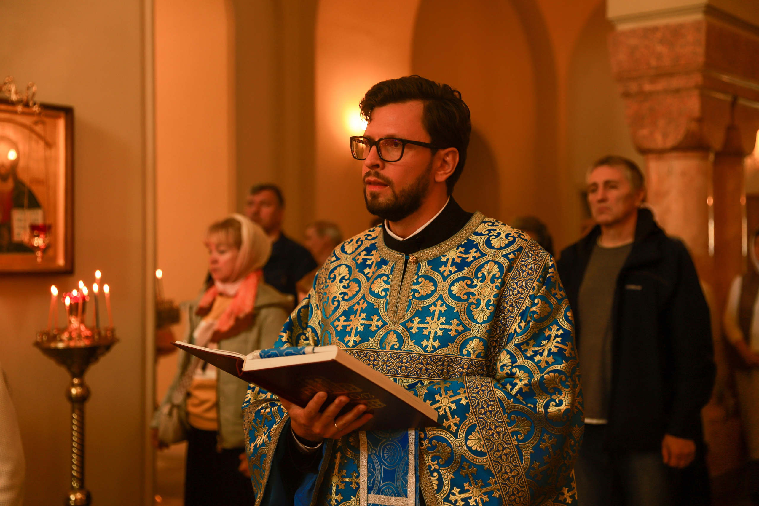 Служба в церкви