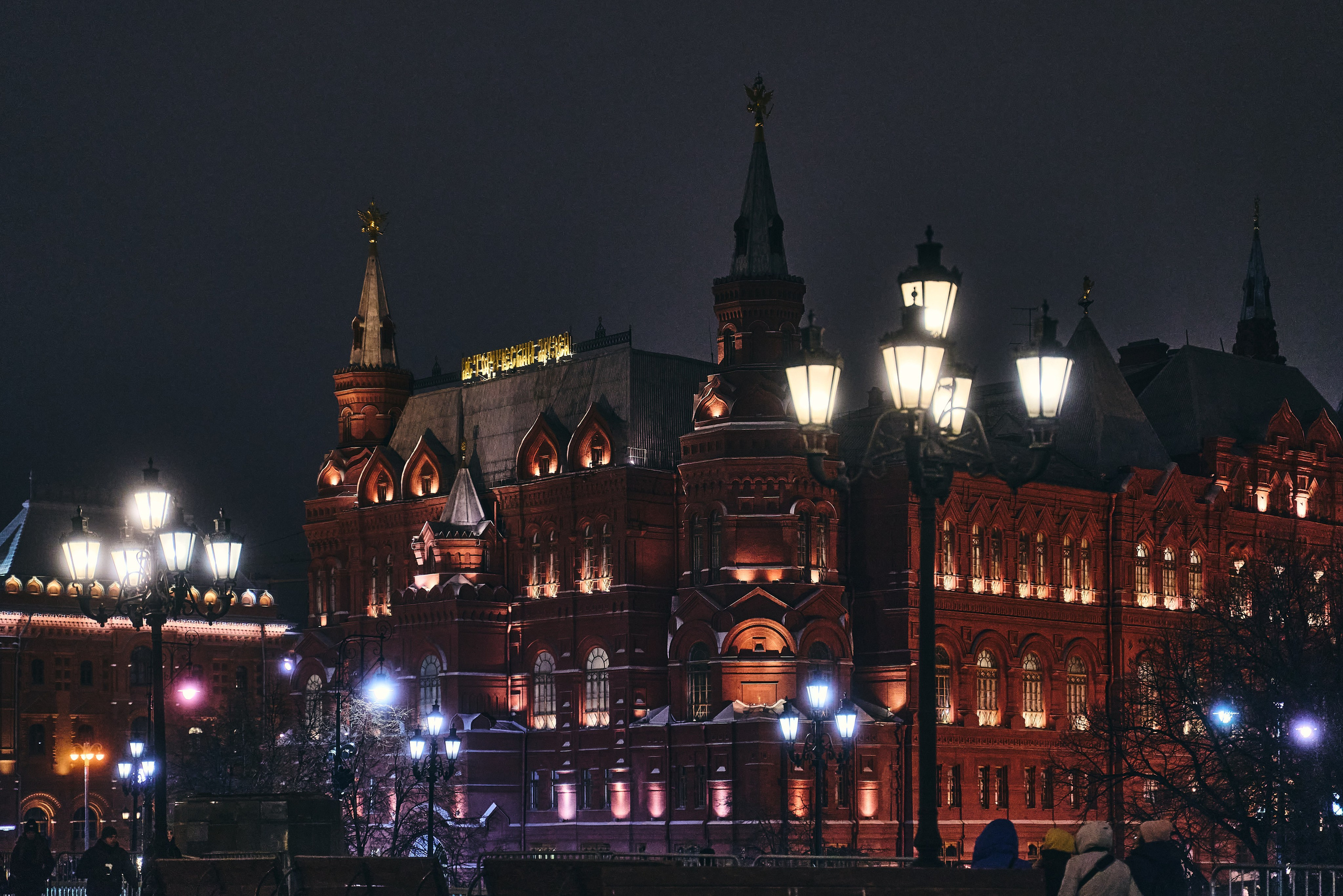 Архитектурная фотография Исторического музей в Москве на Красной площади с ночной подсветкой