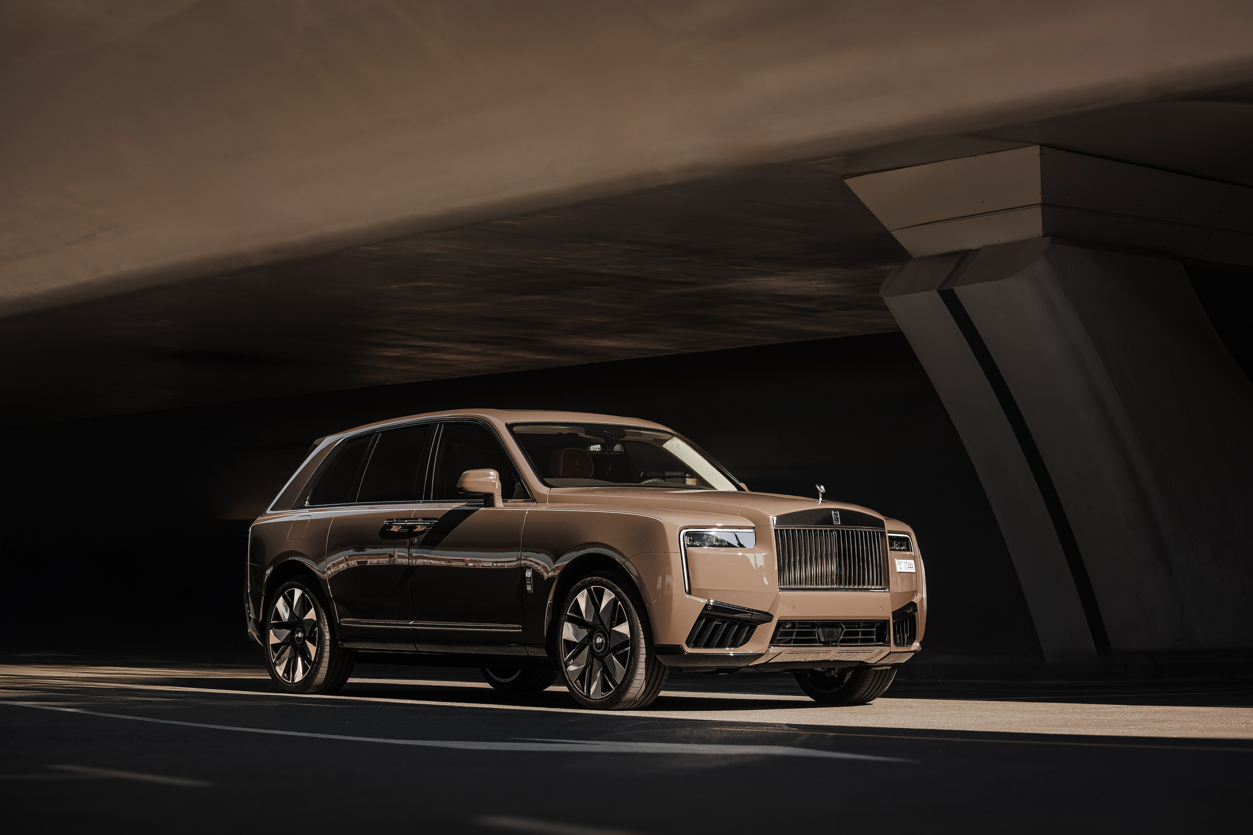 Luxury Car Photography in Dubai — Rolls-Royce Photoshoot. Evgen Yatsenko — Photographer in Dubai
