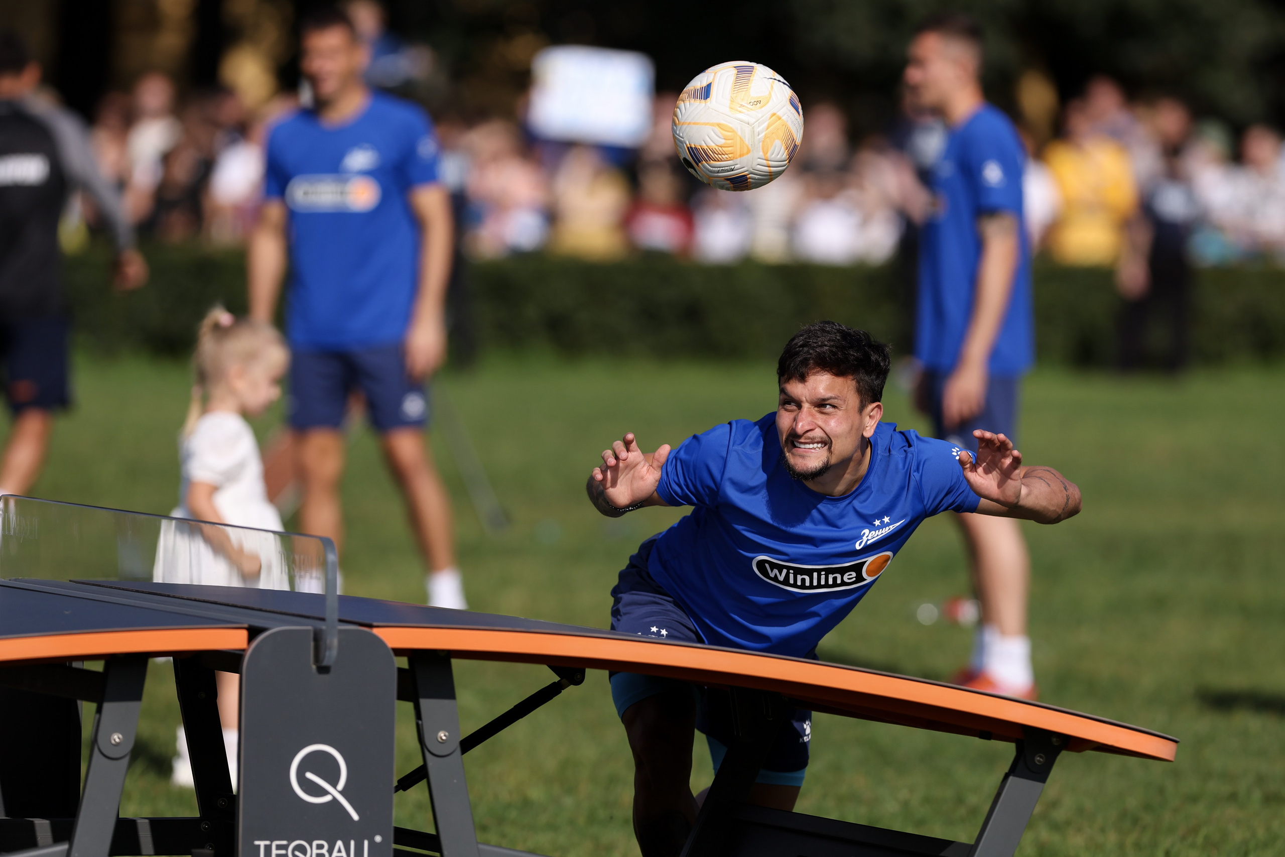 Открытая тренировка ФК «Зенит» Санкт-Петербург. Спортивный и репортажный фотограф Антон Тереханов