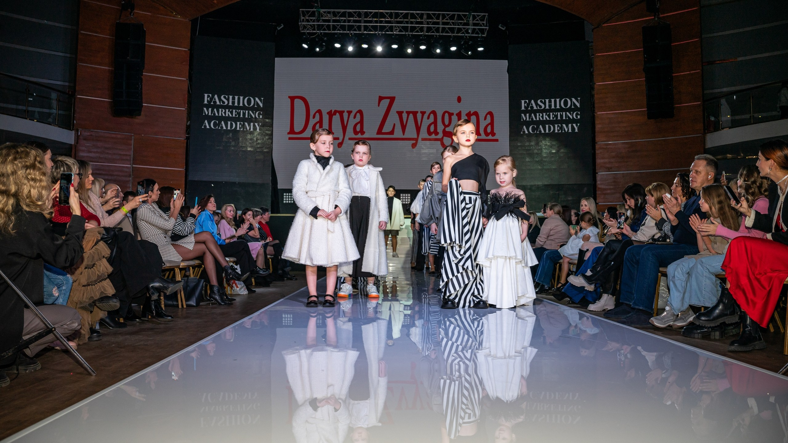 Модельный показ. Контент-фотограф в Москве Тима Забабурин