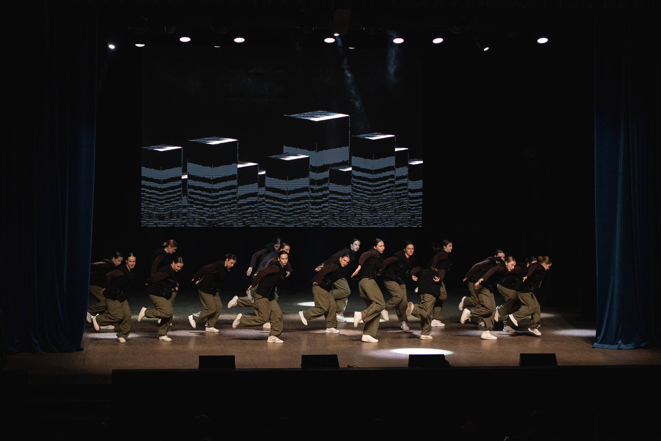 Отчётный концерт танцевально-спортивного клуба «PULSE». Портретный и репортажный фотограф в Воронеже: Анастасия Пузикова