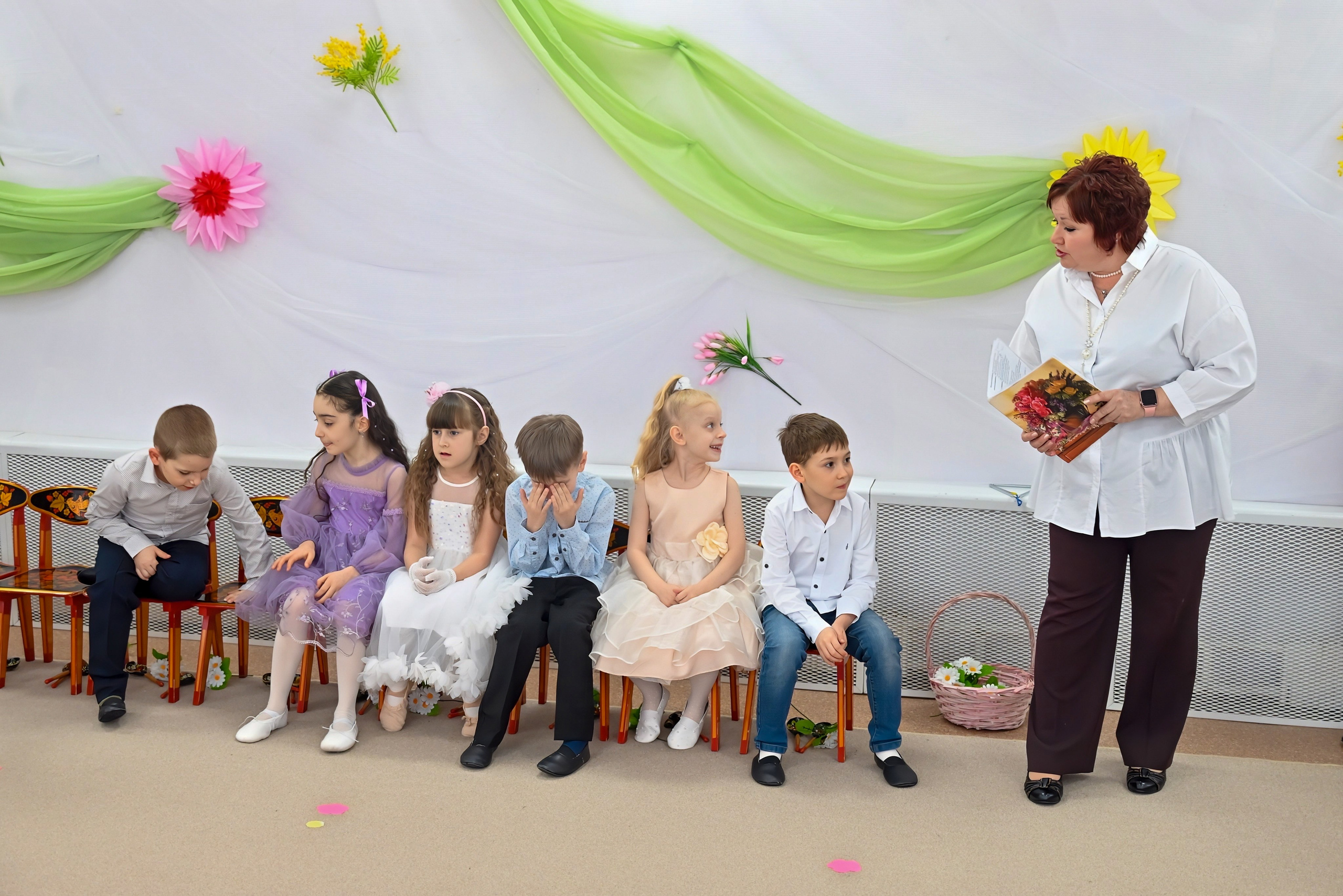 Праздник в группе Цветик семицветик. Семейный и детский фотограф Москва