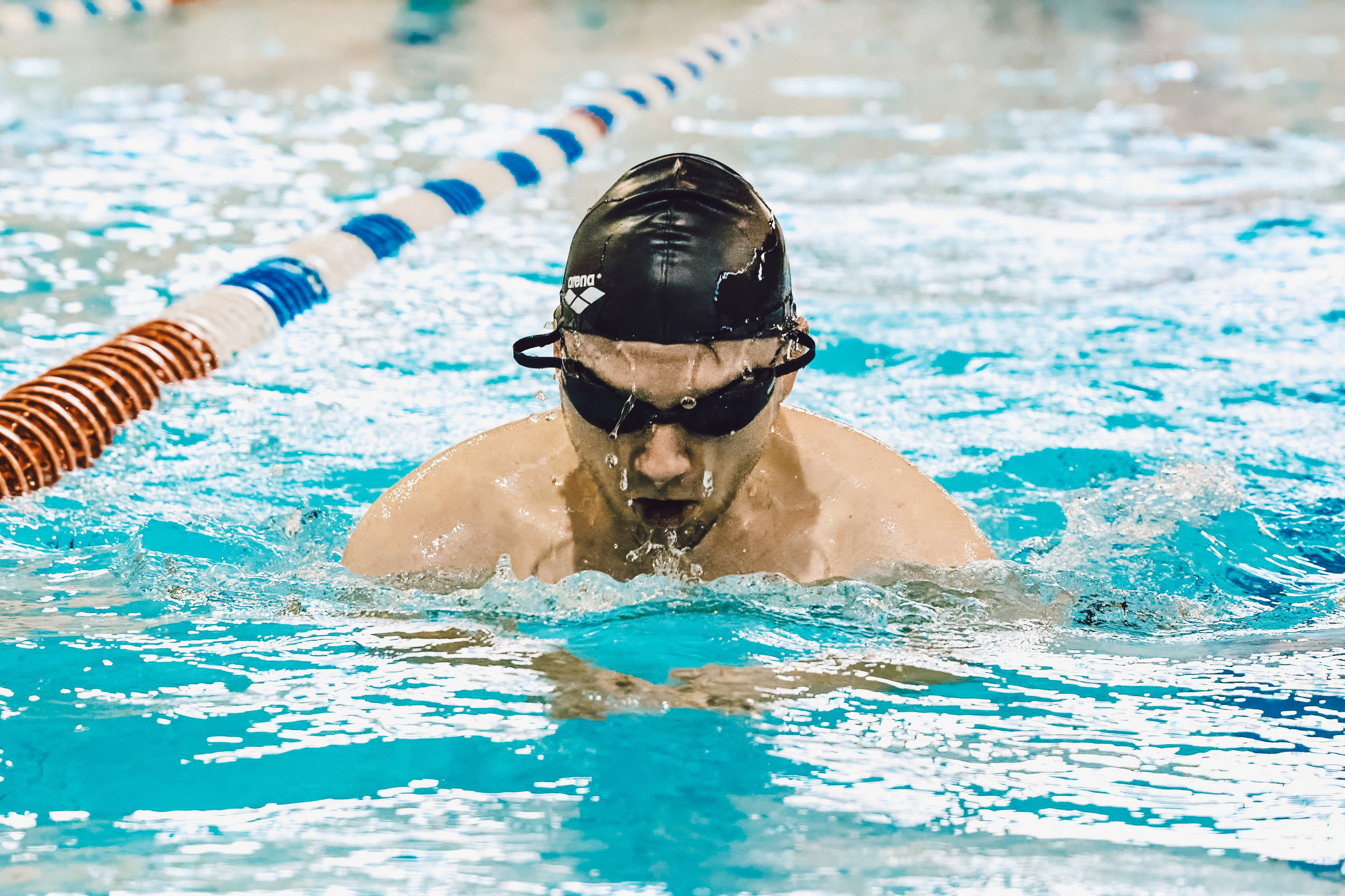 Случайно в бассеине. Портретный фотограф в Санкт-Петербурге Дария Сыч