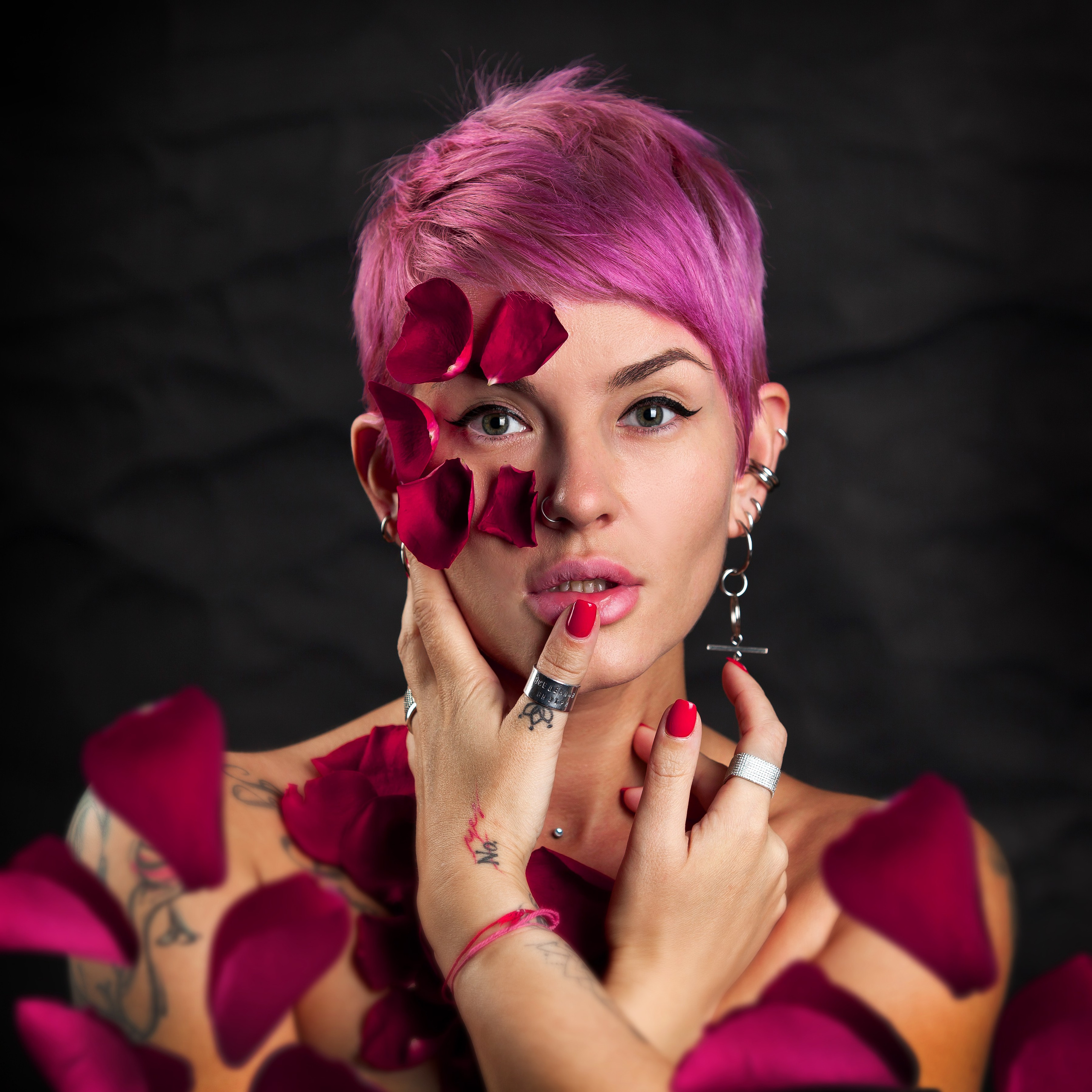 Лепестки роз. Фотограф Мария Кольцова