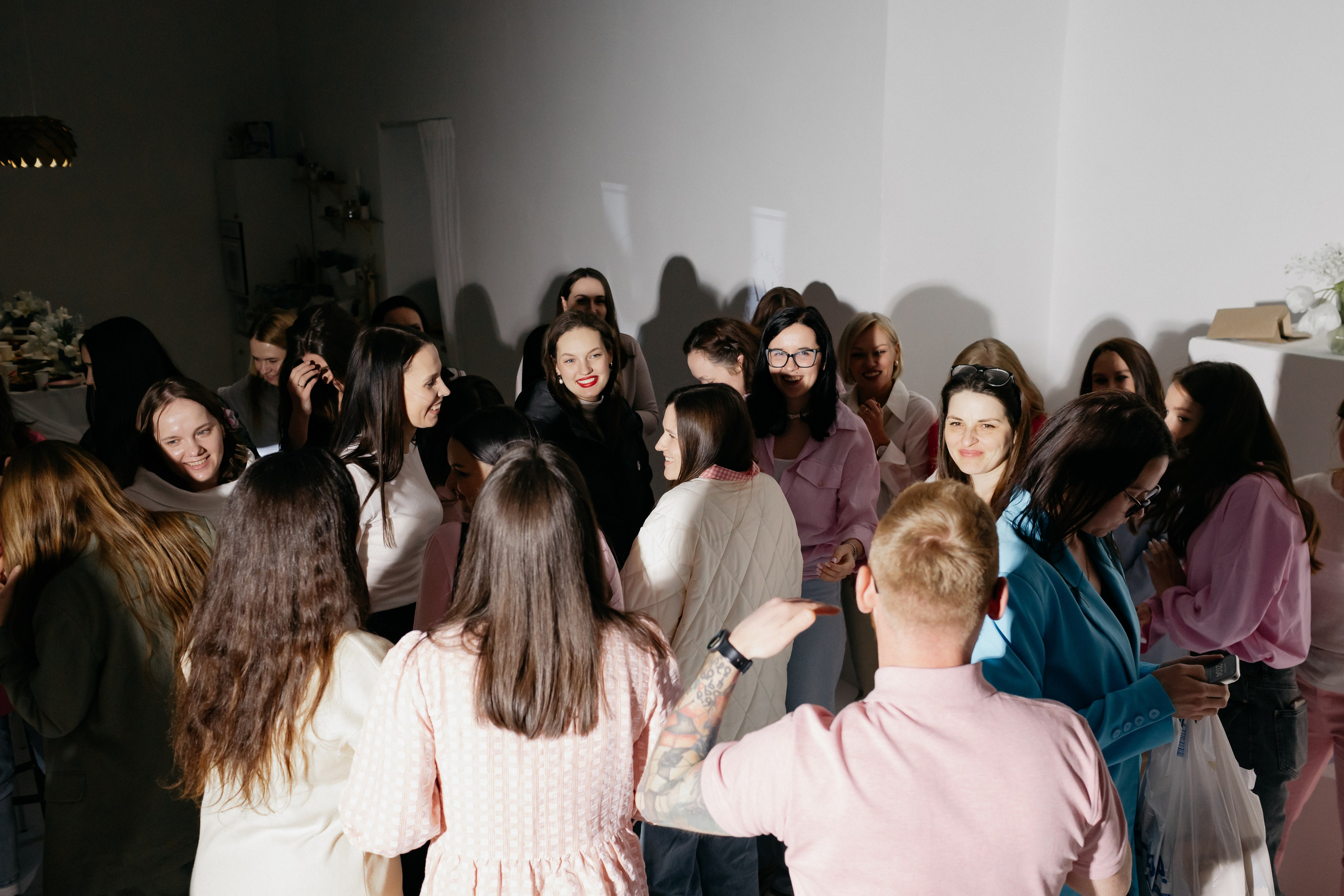 Девичник. Фотостудия «LIGHT ROOM», творческое пространство с полноценной кухонной зоной в Бресте