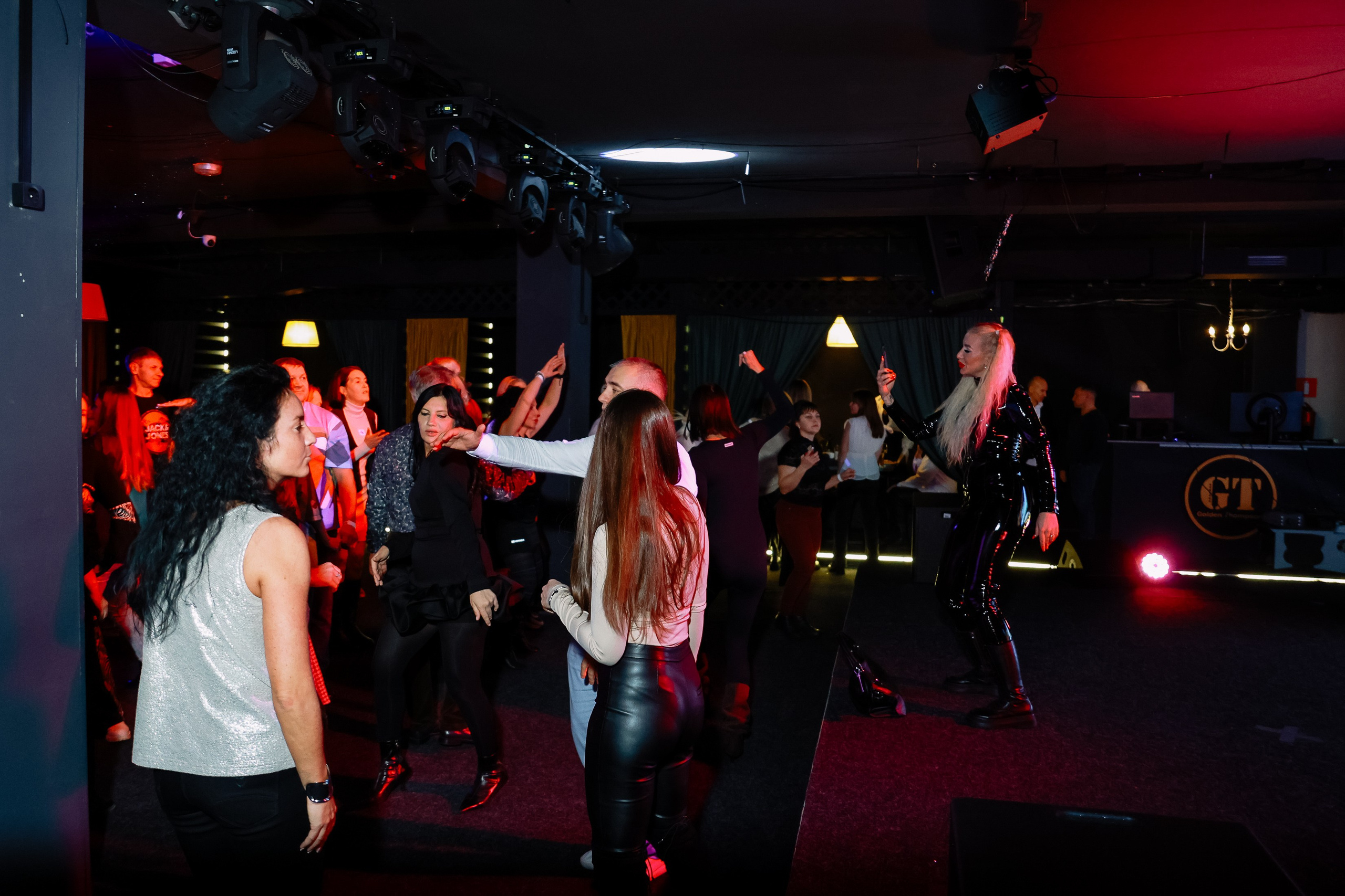 Дискотека под хиты 2000 в Истории. Фотограф Юлия Мальцева