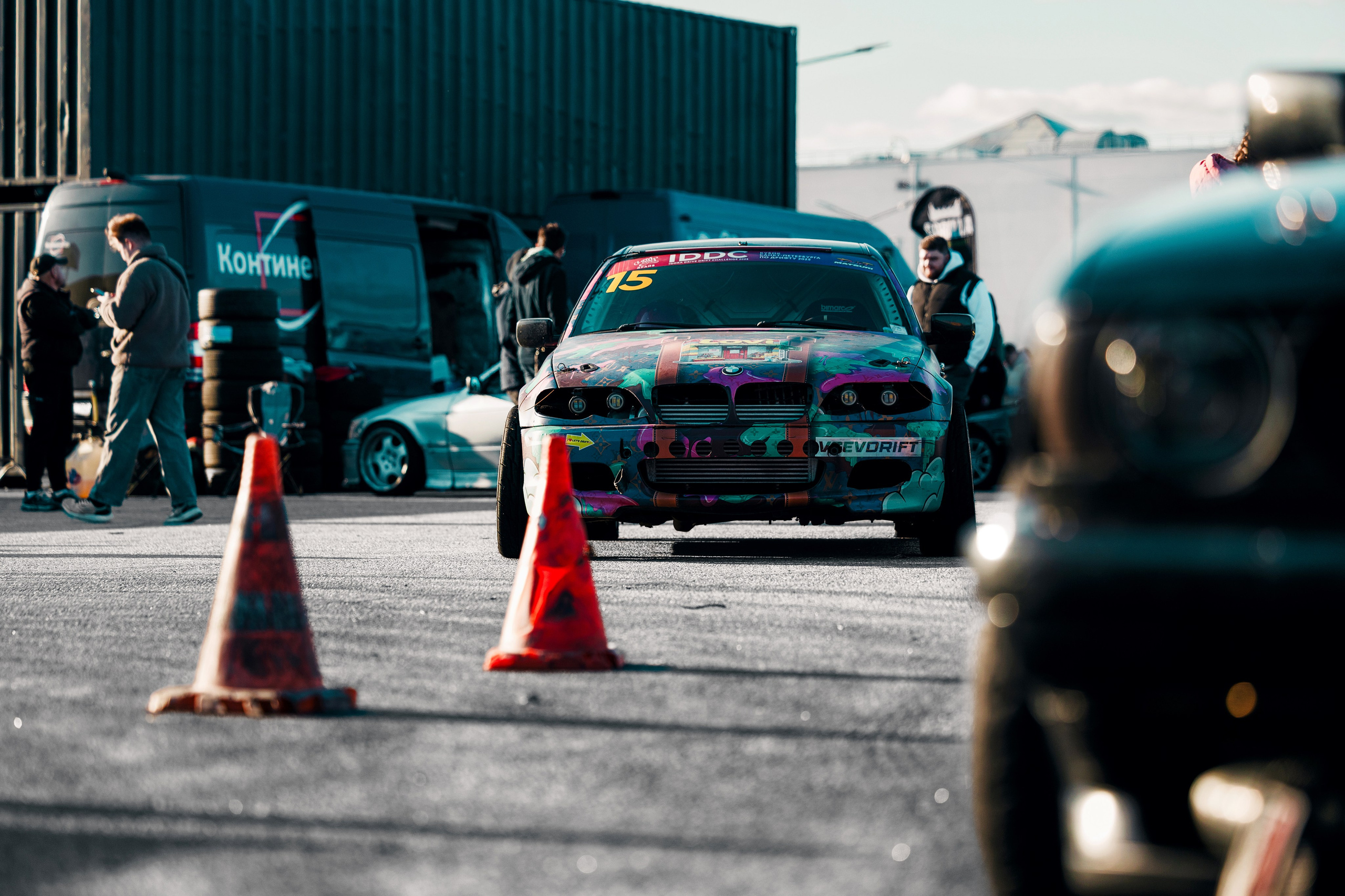 Фотографии закрытия сезона 2025 VibeSide — дрифт и автошоу у МЕГА Дыбенко, Санкт-Петербург