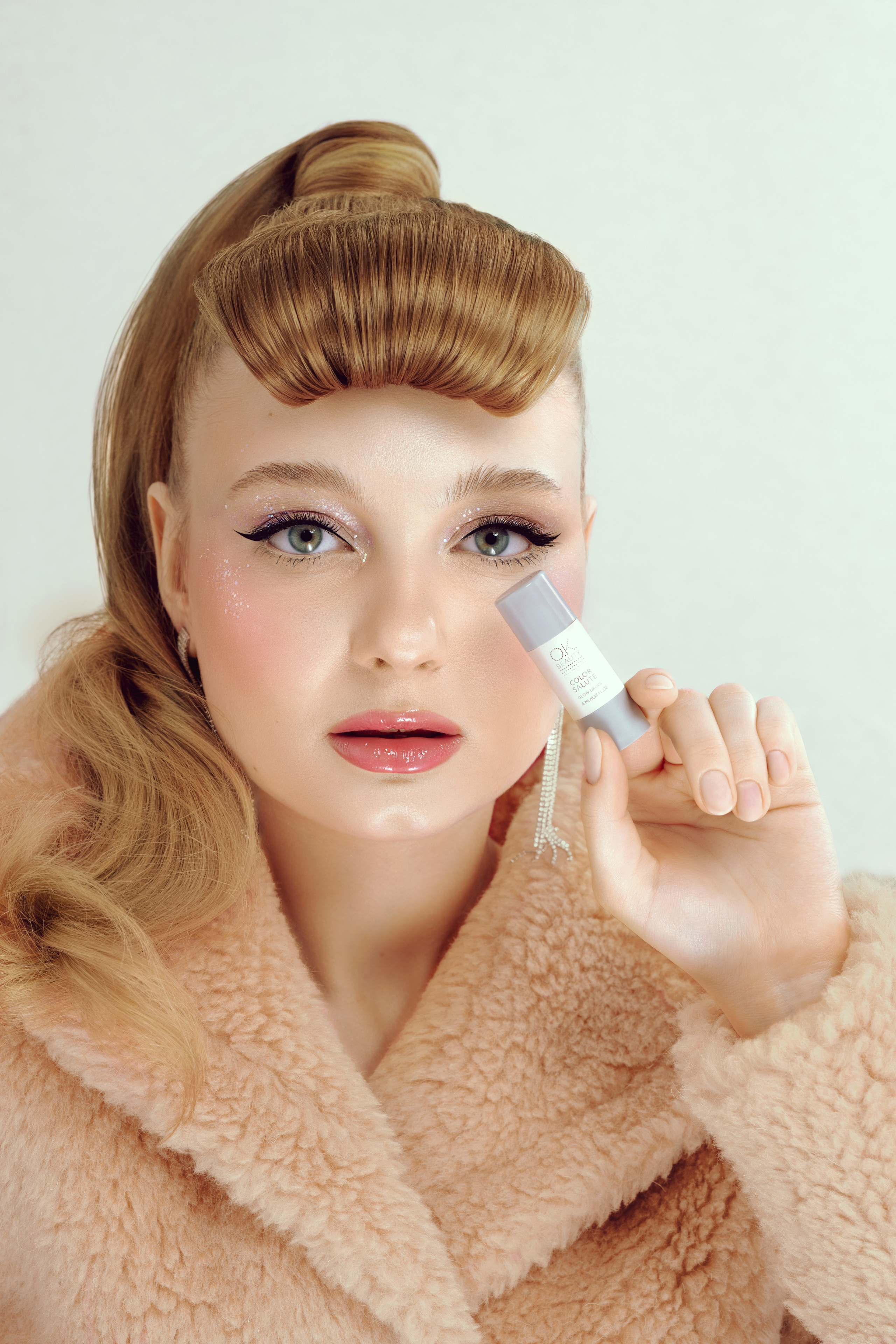 BEFORE / AFTER. RETOUCHER / Beauty / Product / Fashion / Commercial