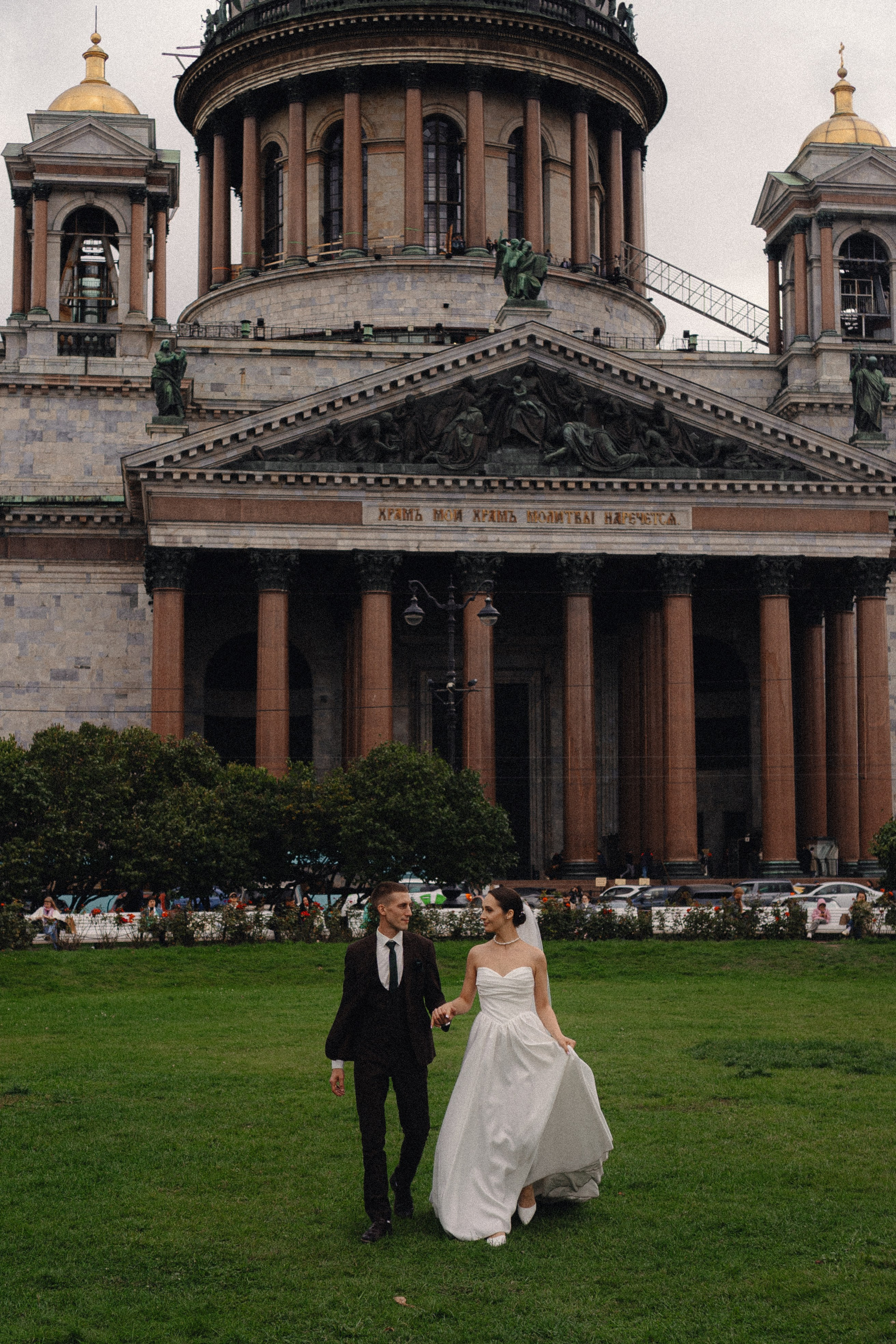 СВАДЕБНАЯ ПРОГУЛКА В САНТК-ПЕТЕРБУРГЕ (ИСАКИЕВСКИЙ СОБОР, ЗИМНЯЯ КАНАВКА, ЭРМИТАЖ И БОЛЬШАЯ МОРСКАЯ УЛИЦА). Профессиональный фотограф, Санкт-Петербург — Виктория Богомолова