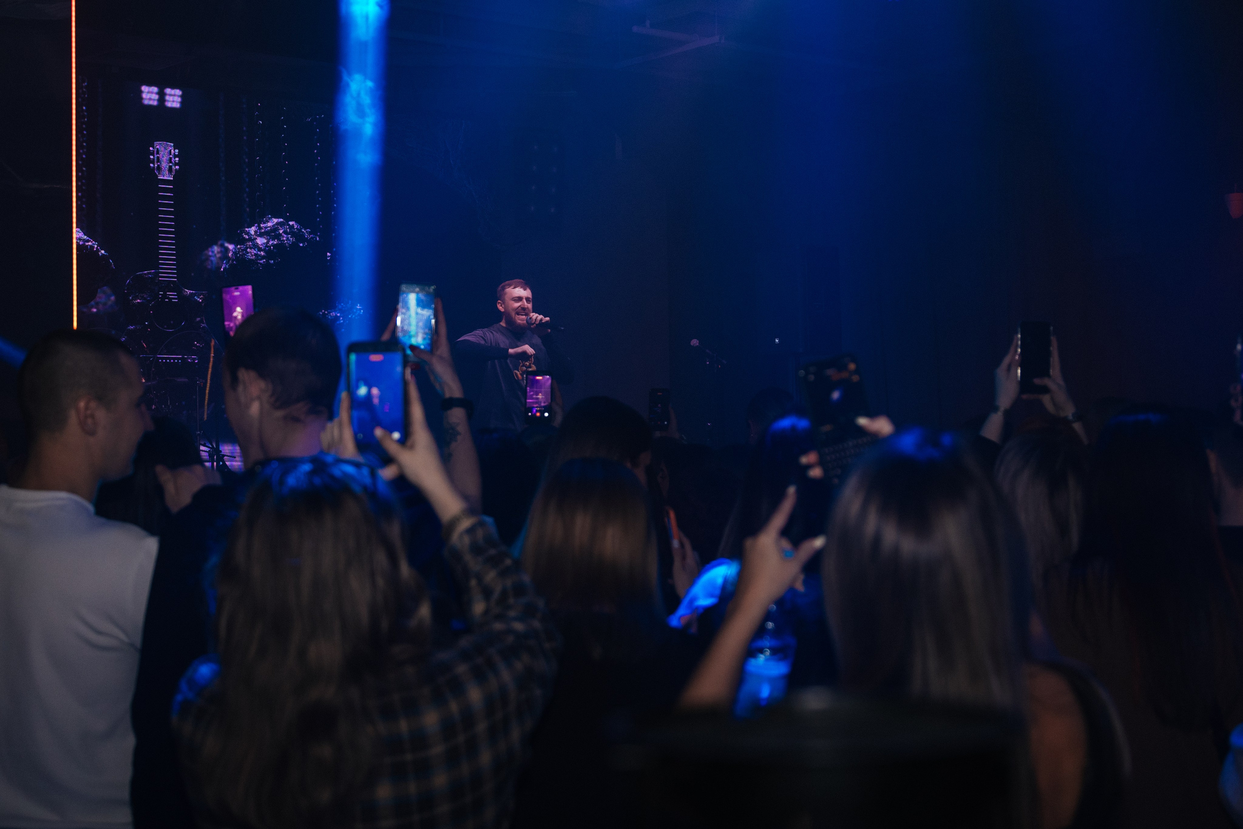 Султан Лагучев в Красноярске 05.03.2026. Фотограф Красноярск съемки лавстори, фотосессия в студии, портретная съемка, творческие фотосессии