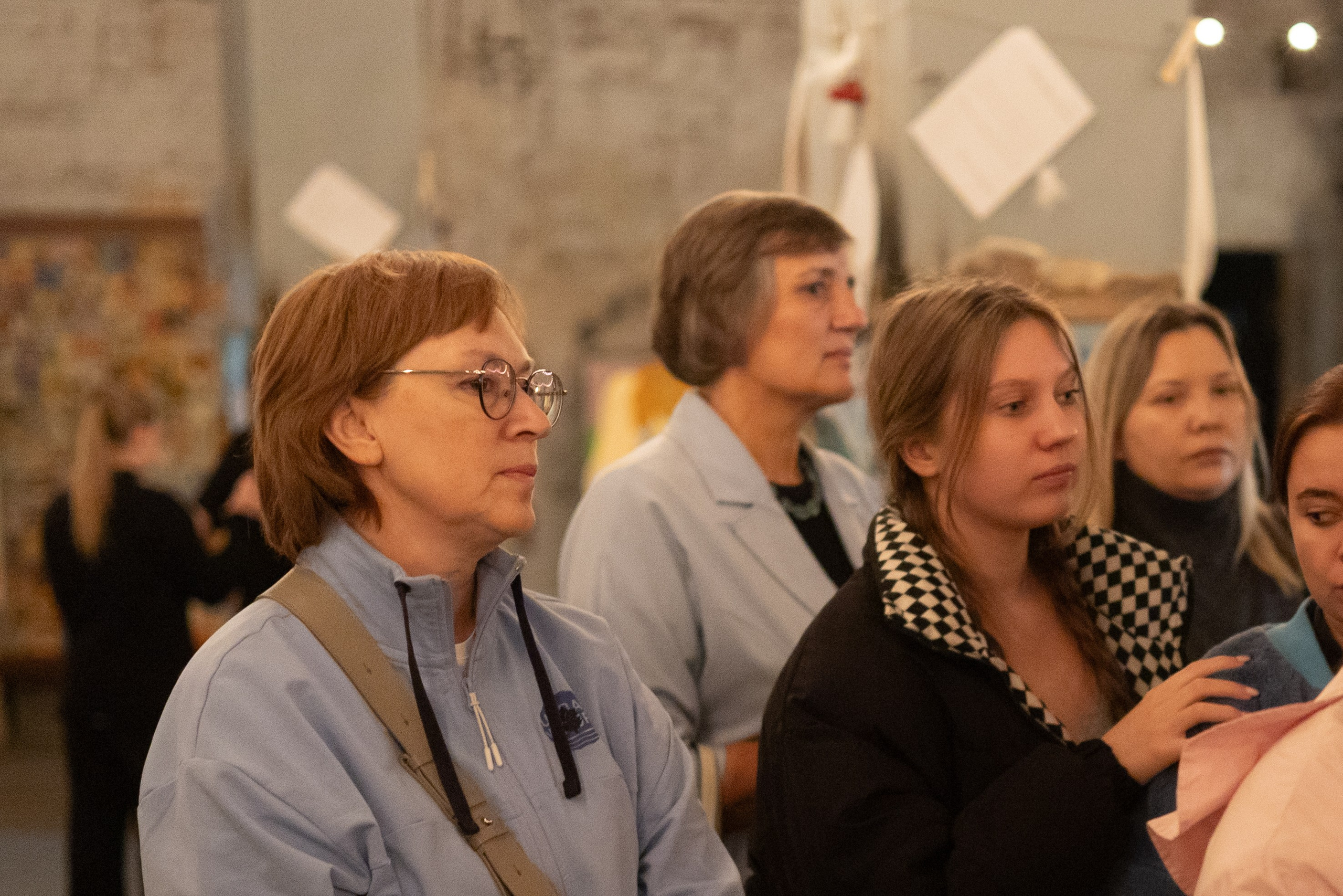 Выставка «АНГЕЛЫ МИРА». Фотограф Красноярск съемки лавстори, фотосессия в студии, портретная съемка, творческие фотосессии
