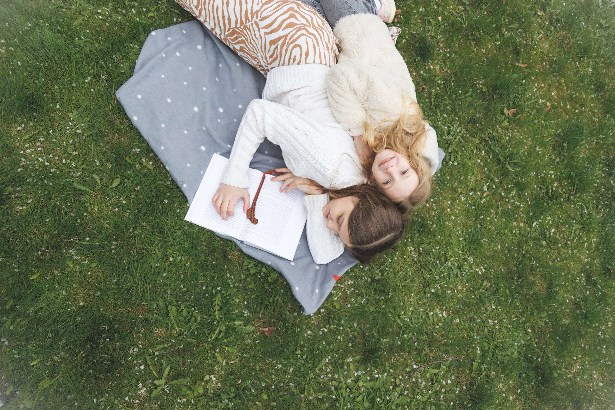 Семейная фотосессия в цветении Москва. Семейный фотограф в Москве Влада Лунина