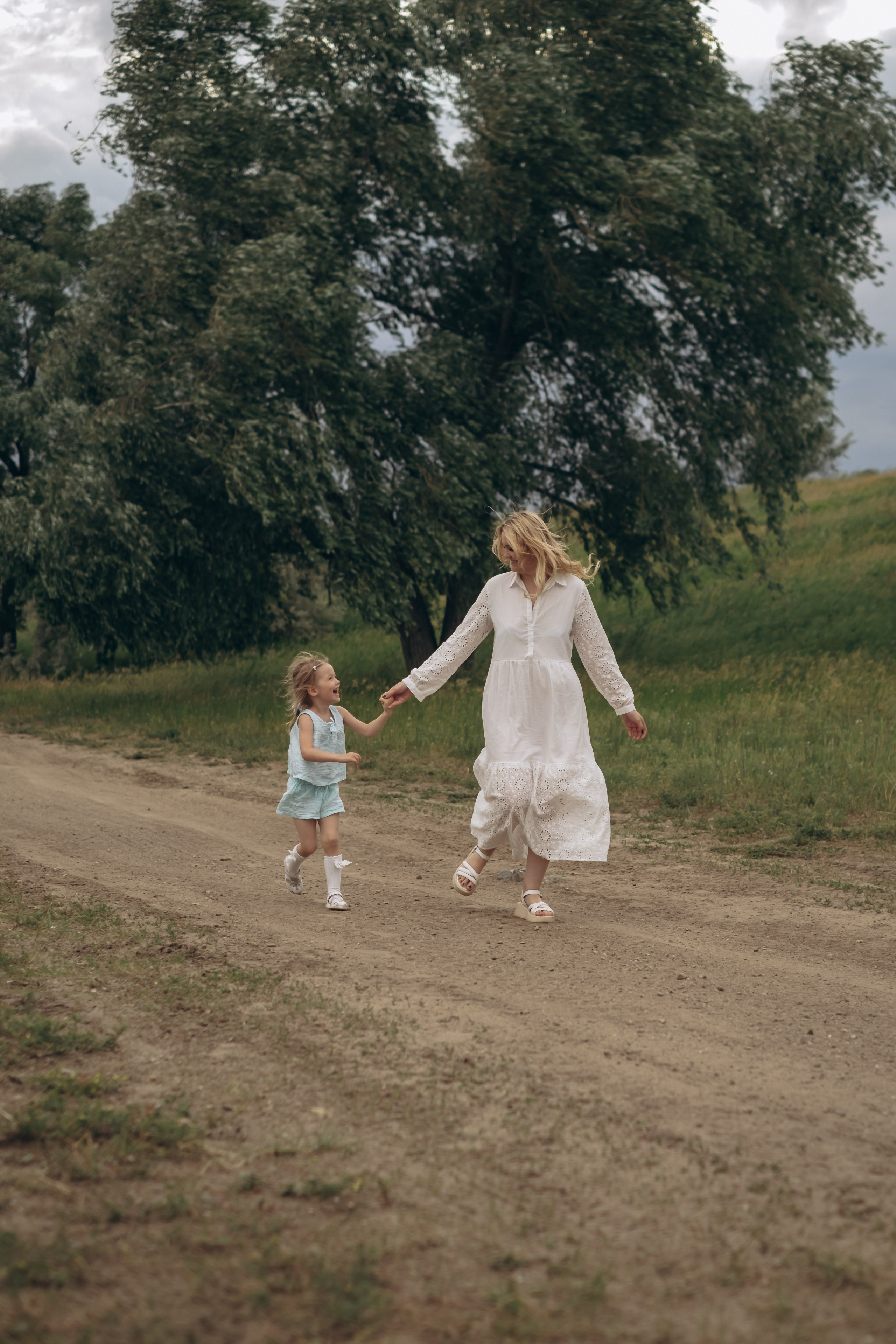 Прогулочная у моря. Мама и дочь. Фотограф Новосибирск Анна Рождественская