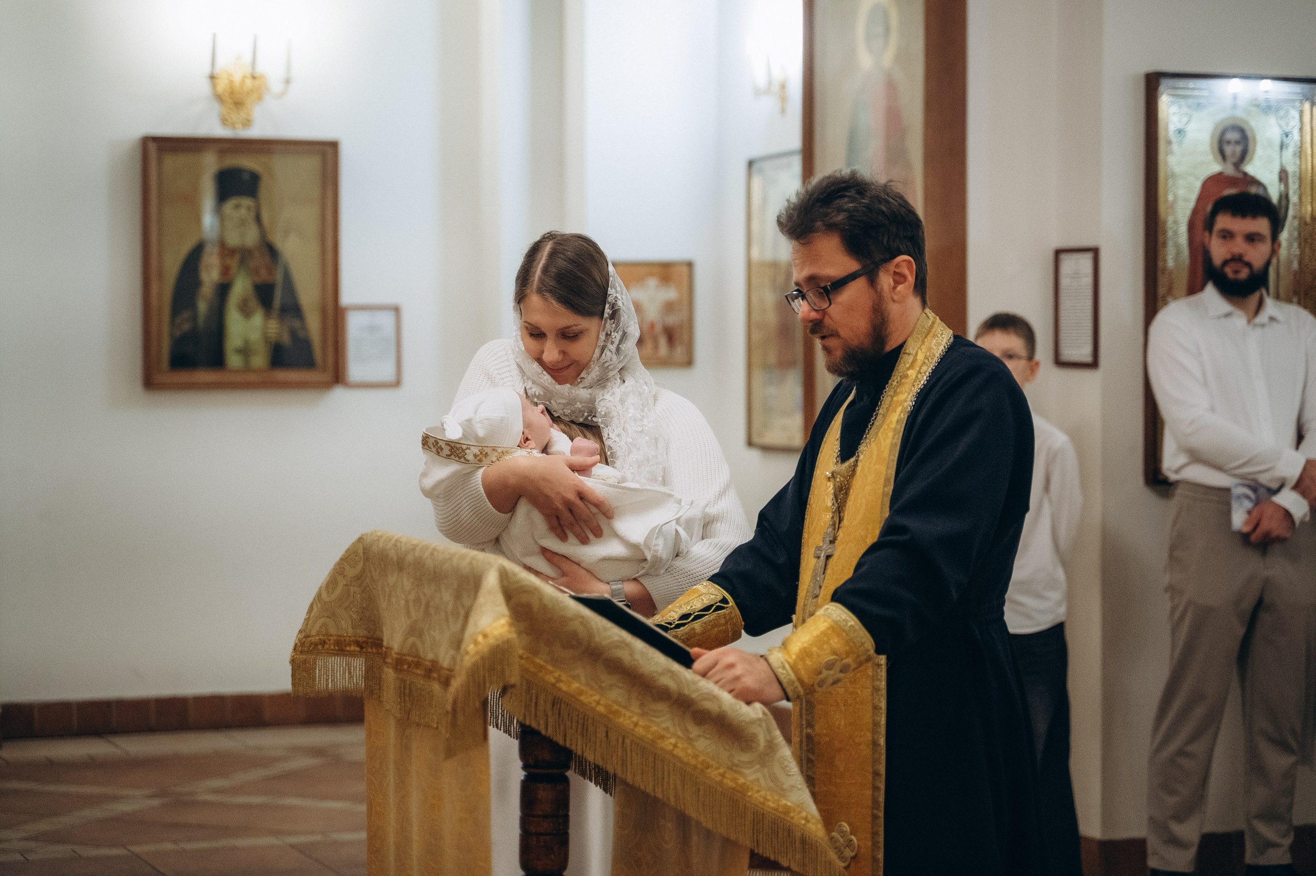 Крещение Ивана конф (Храм в честь святых мучениц Веры, Надежды, Любови и матери их Софии, нижний храм). Семейный фотограф в Минске Дарья Дреко