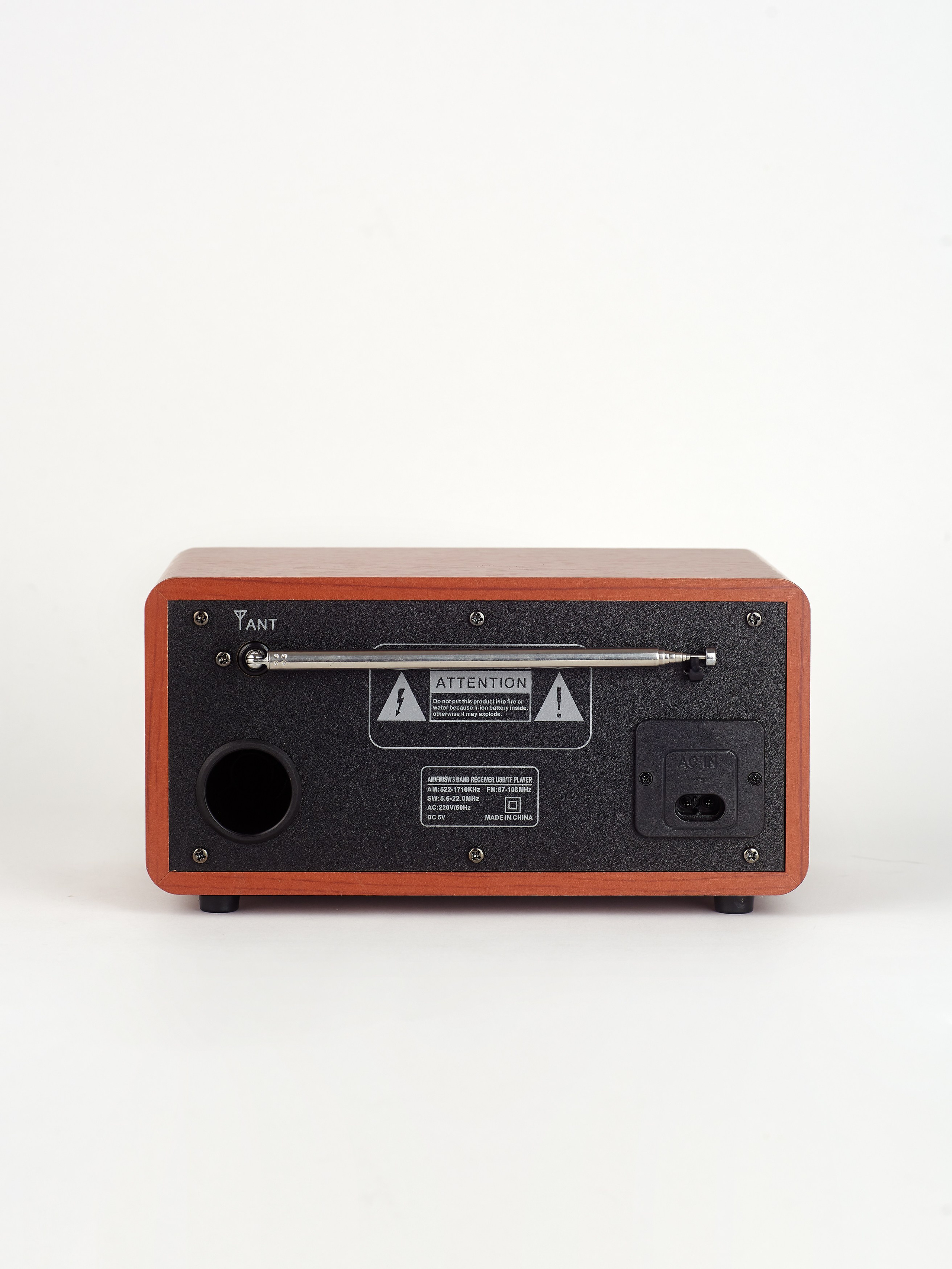 Радио. Предметный фотограф, инфографика и видео в Санкт-Петербурге