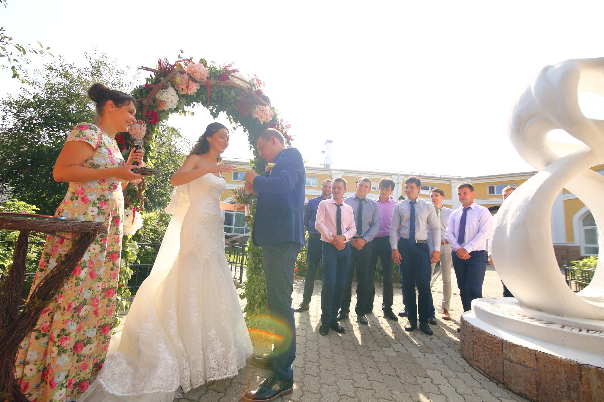 Выездная регистрация в красивом месте в Ярославле. Свадебный и репортажный фотограф в Ярославле и Санкт-Петербурге Роман Микрюков