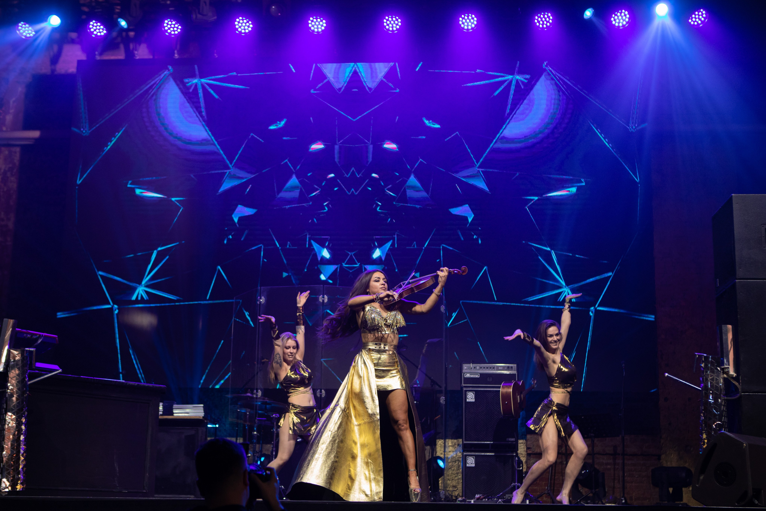 Строительная компания Л1- 32 года. Специальный гость — Григорий Лепс. Двойняшки-фотографы Анна и Анастасия в Санкт-Петербурге