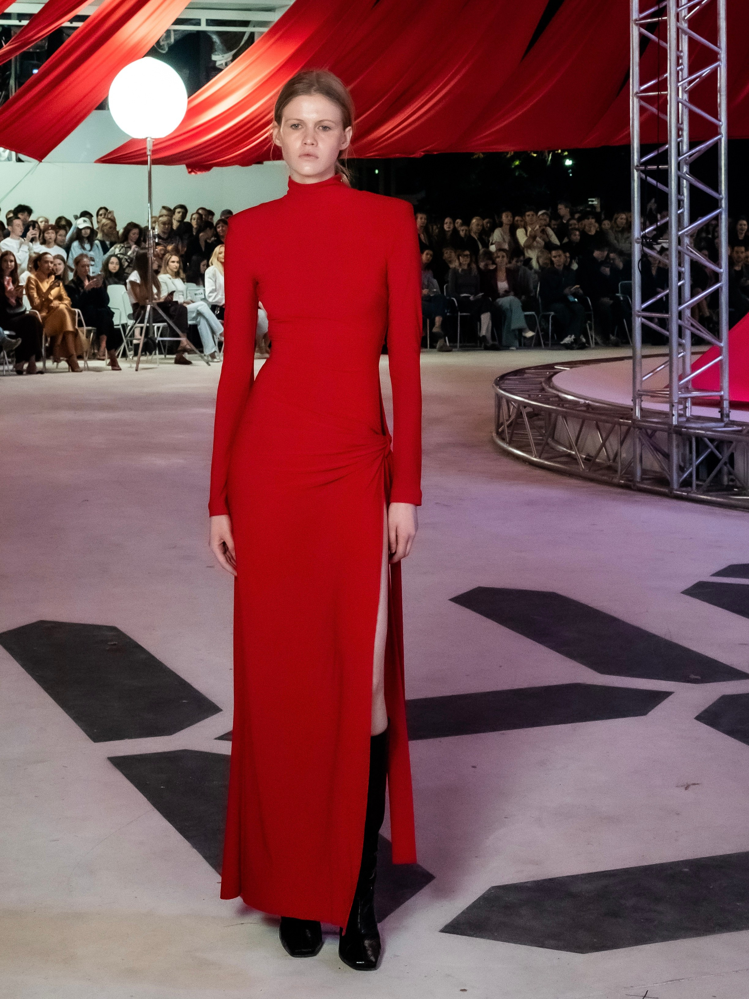 Показ Яндекс-маркет 04.09.2024. Фотосессии и репортаж — Фотограф в Москве — Рина Серёгина