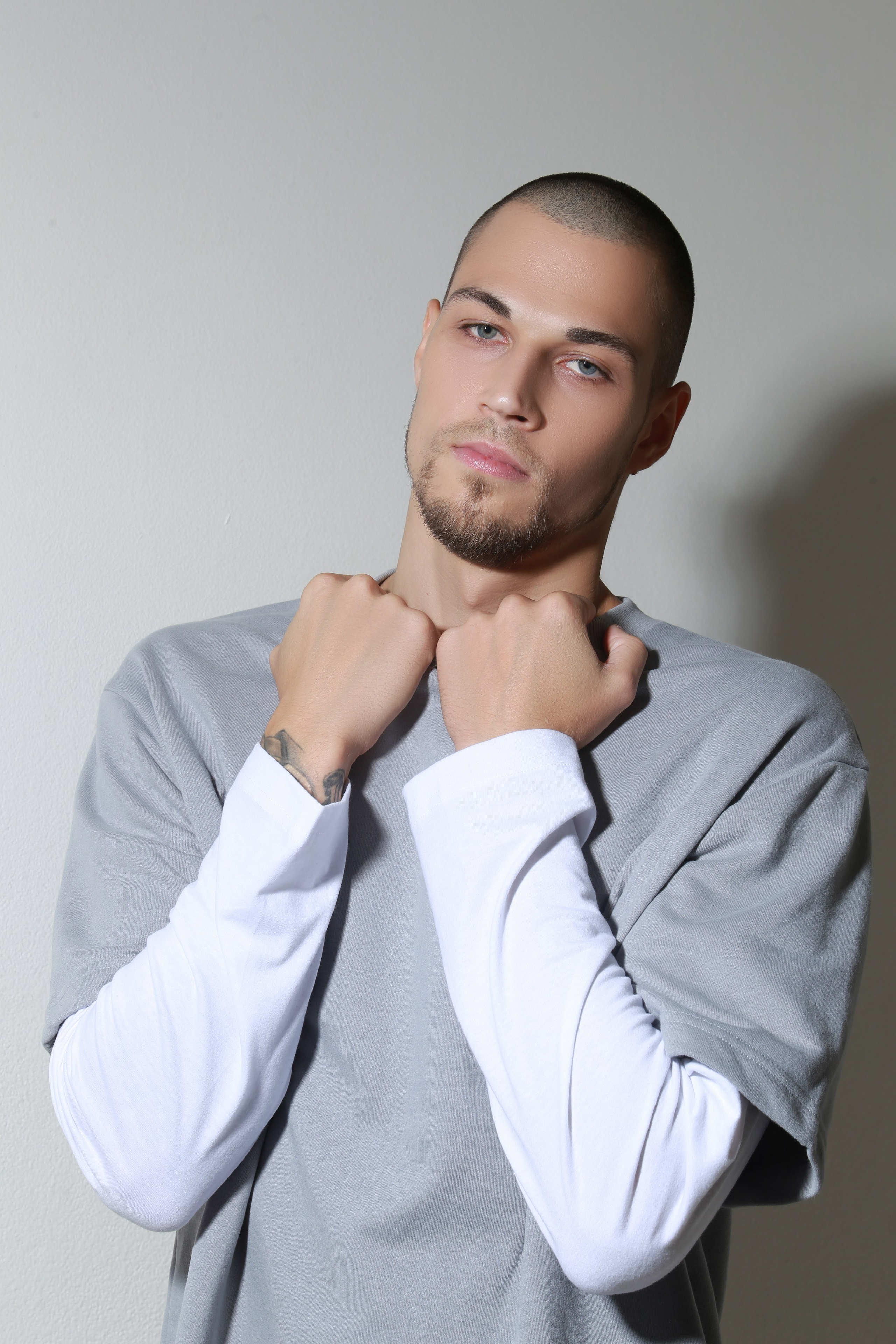 Егор Н. - модель мужчина для маркетплейсов. ТМ Продакшн — Съемка для маркетплейсов в Москве