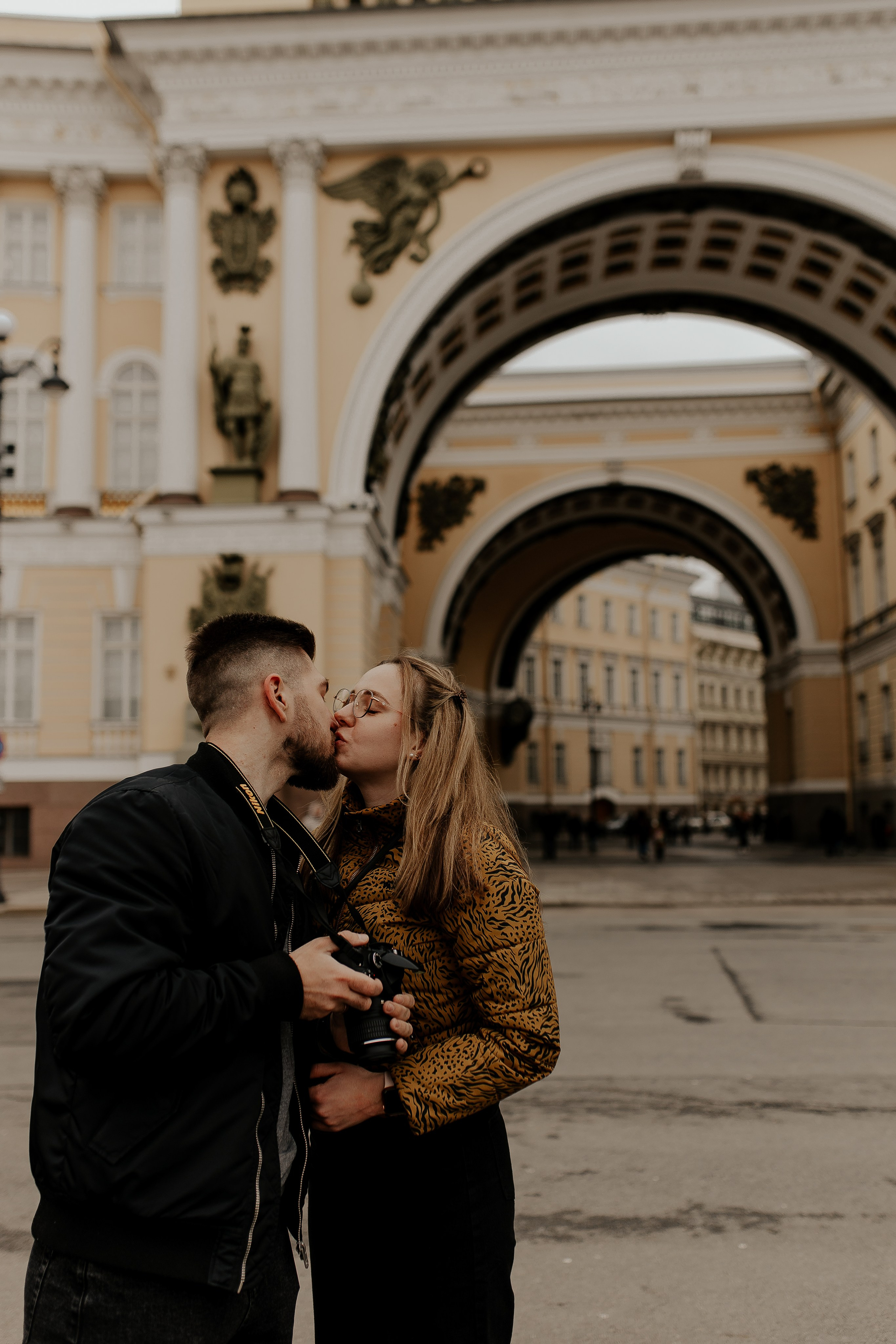 Пара у главного штаба. Фотограф в Санкт-Петербурге Лиза Семченкова