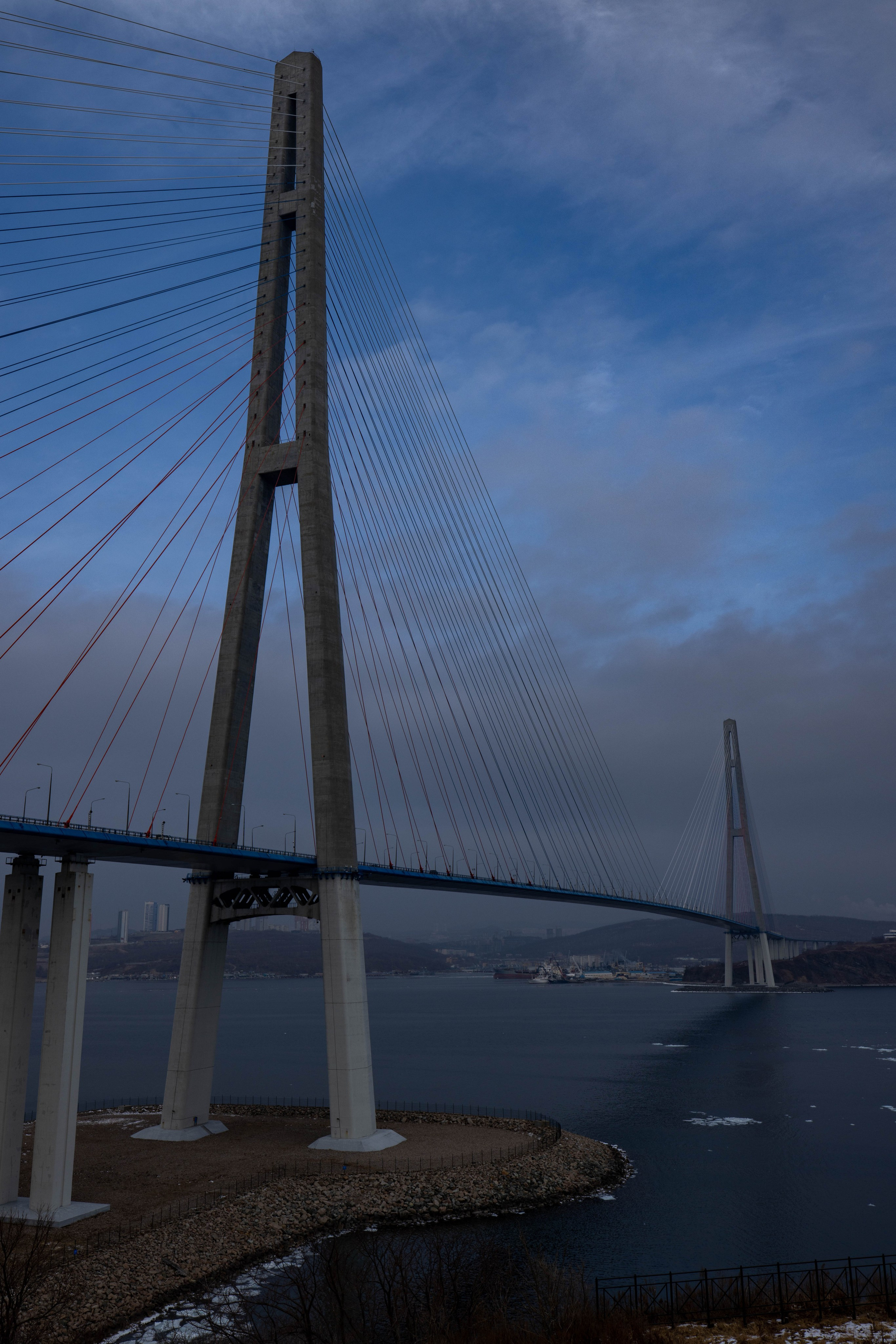 Русский мост. Турист оптимист