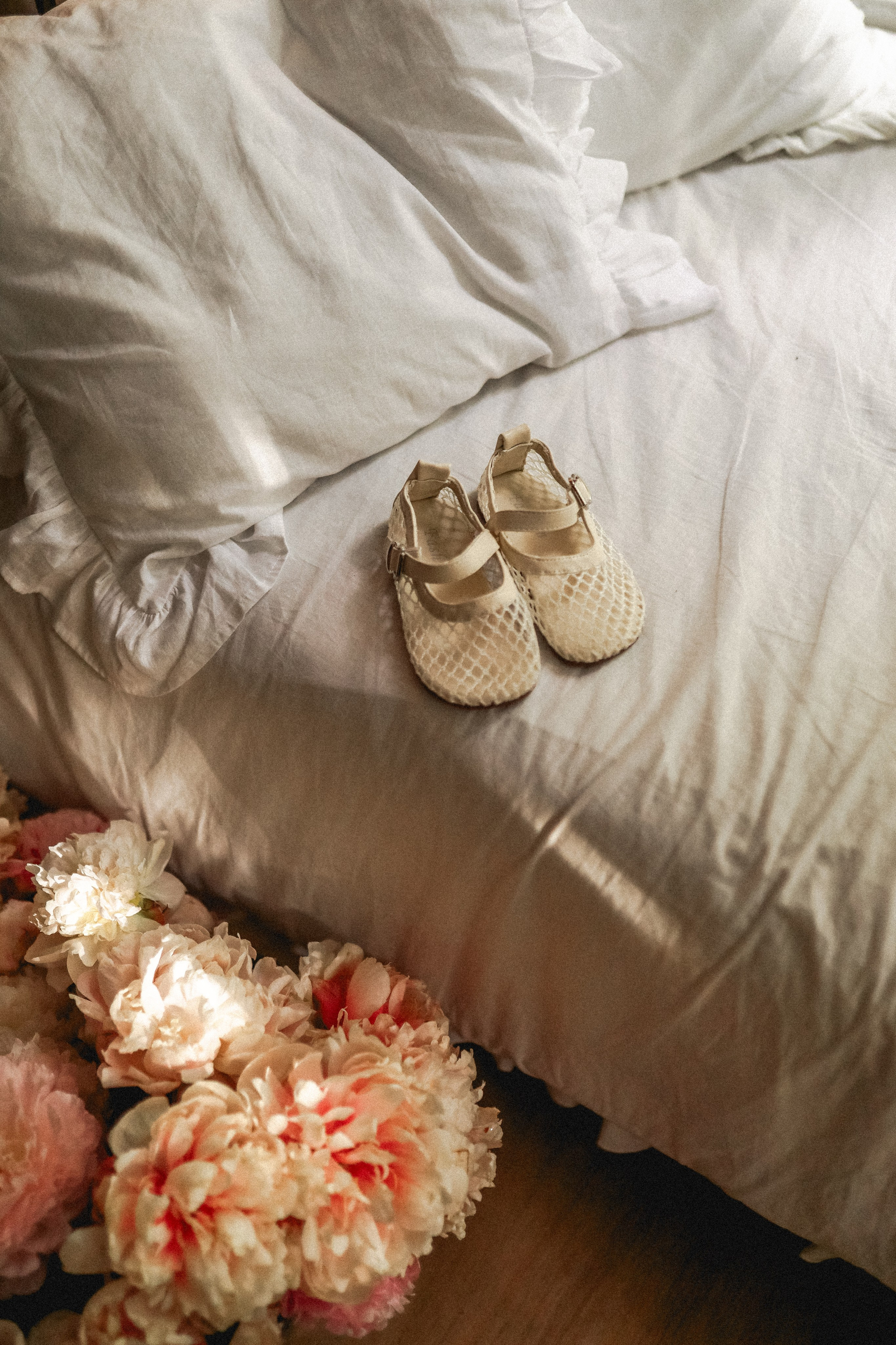 Пионы на балконе