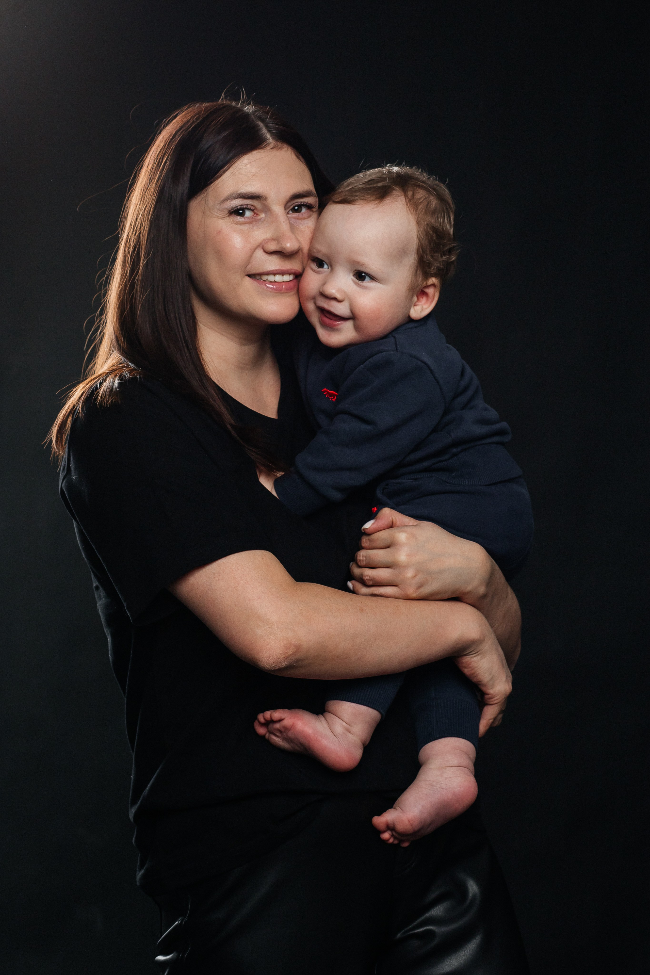 Семья Алены. Фотограф в Иркутске Анастасия Кись. Студийная фотосессия беременности в тканях Иркутск. Семейная фотосессия, ПОРТРЕТ «ПОКОЛЕНИЕ»