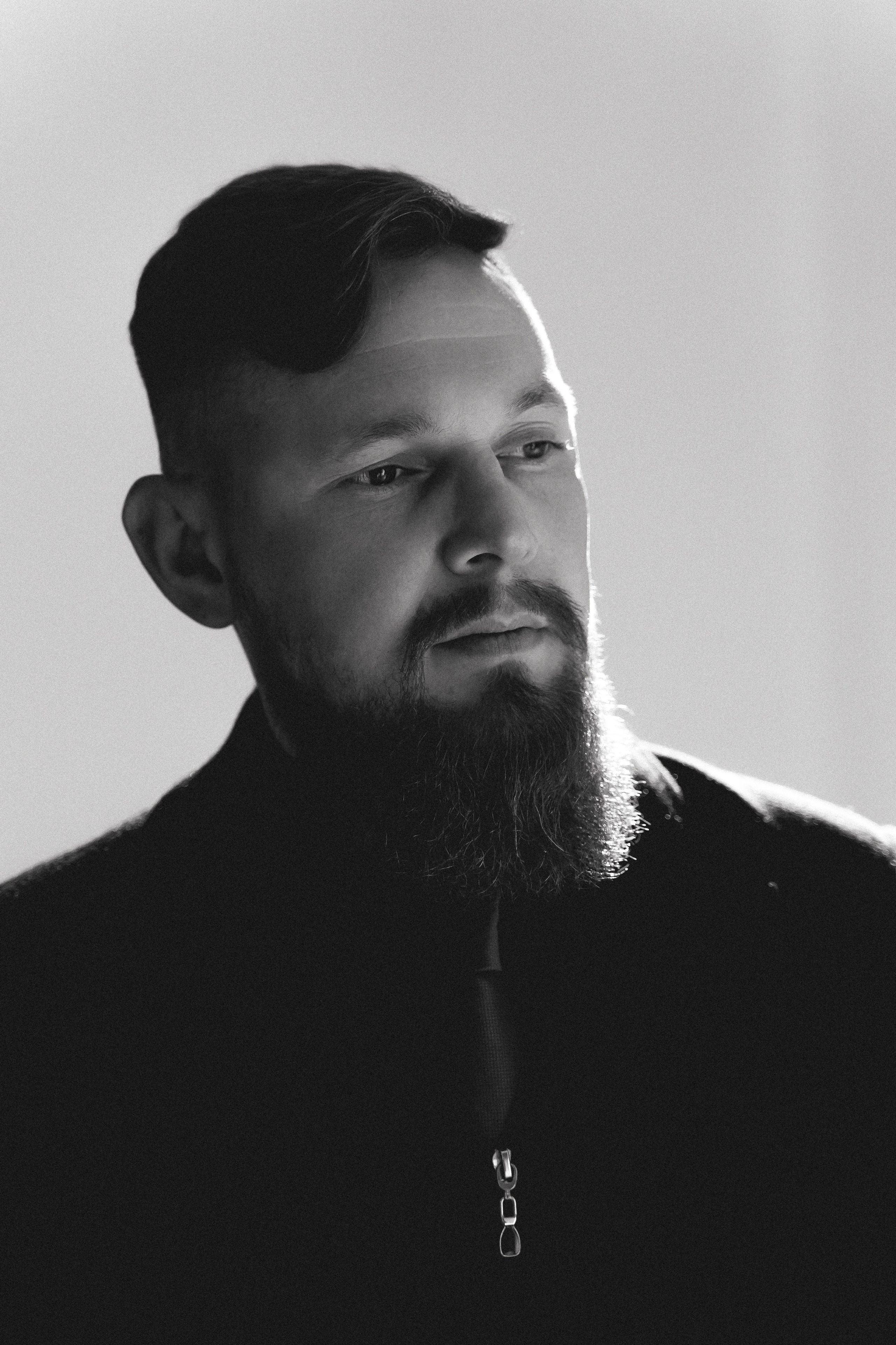 Мужской портрет в стиле фильма «джентльмены». Иван Упоров — фотограф, рилсмейкер чебоксары