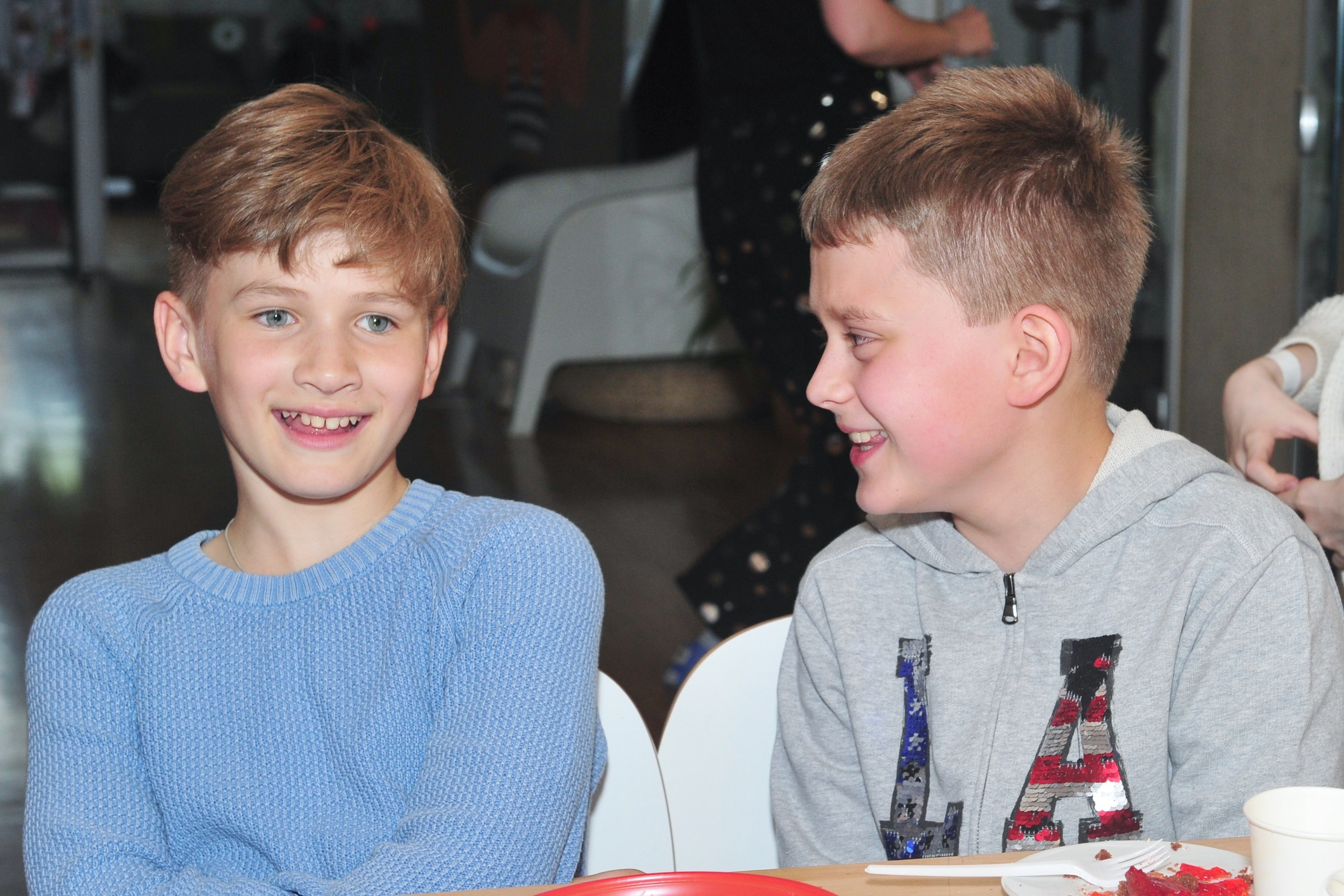 Выпускной для 4-го класса в Парке Горького на улице и в кафе. Свадебный и семейный фотограф в Москве Ирина Гончарова