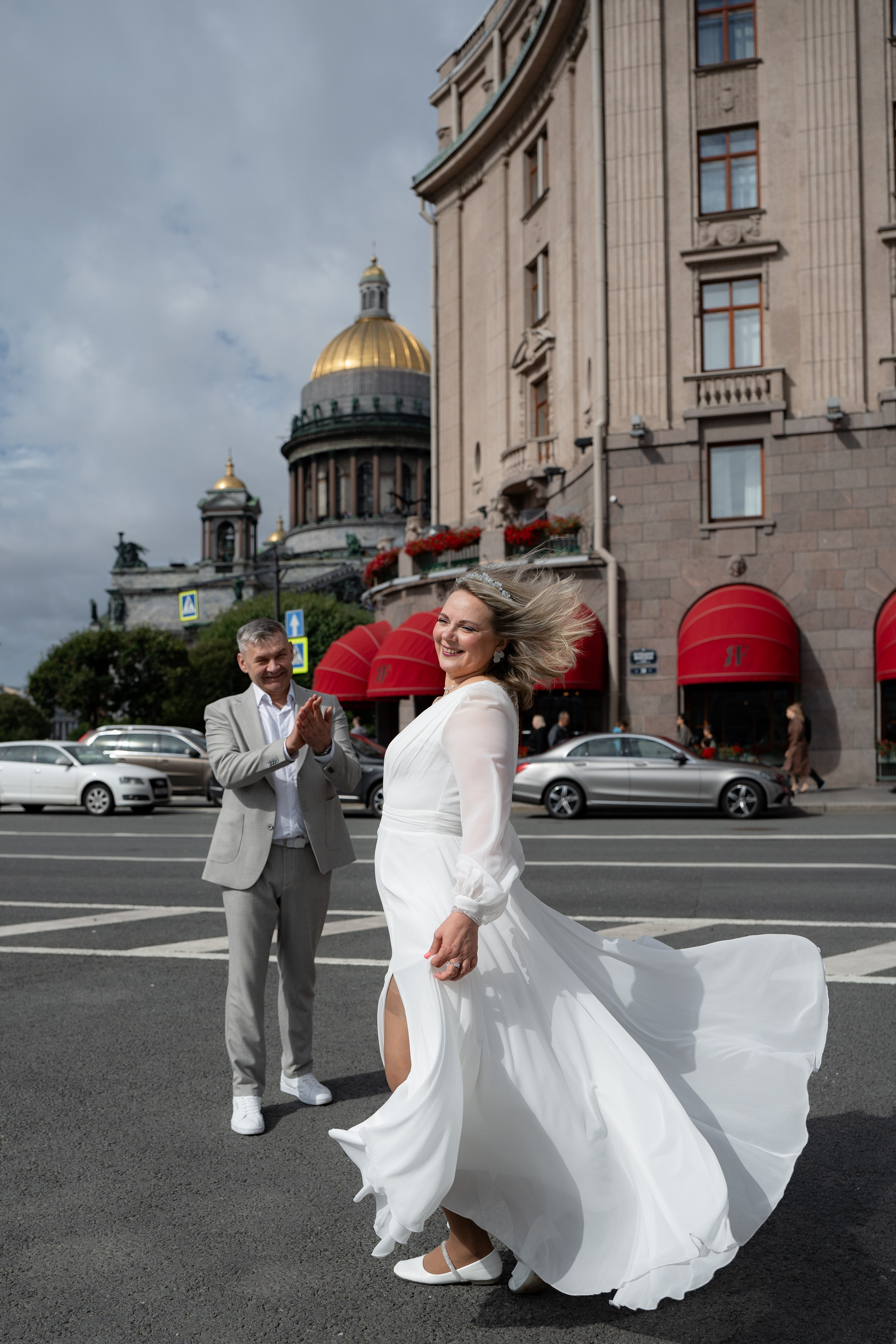 Красивые места для свадебной фотосессии летом в Санкт-Петербурге. Свадебный фотограф Александр Невский в Санкт-Петербурге