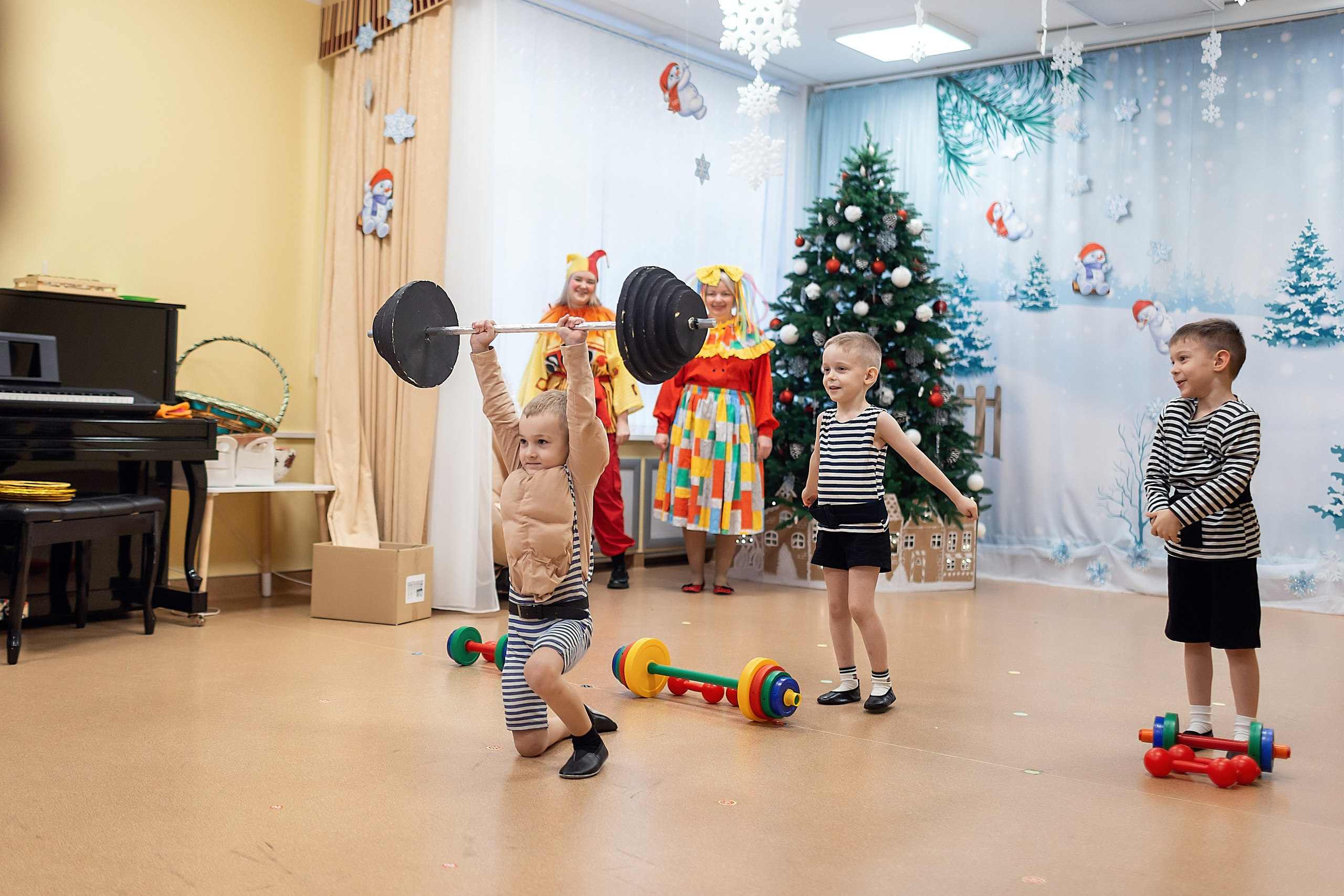 Утренник_"Веселый балаганчик» 2024. Семейный фотограф в Санкт-Петербурге