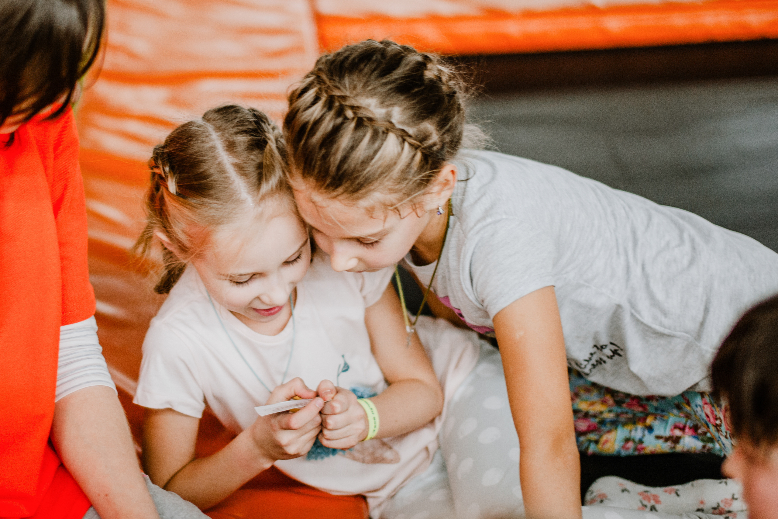 Репортажная сьёмка детей. Фотограф на крещение и венчание в Нижнем Новгороде.Свадебный Фотограф