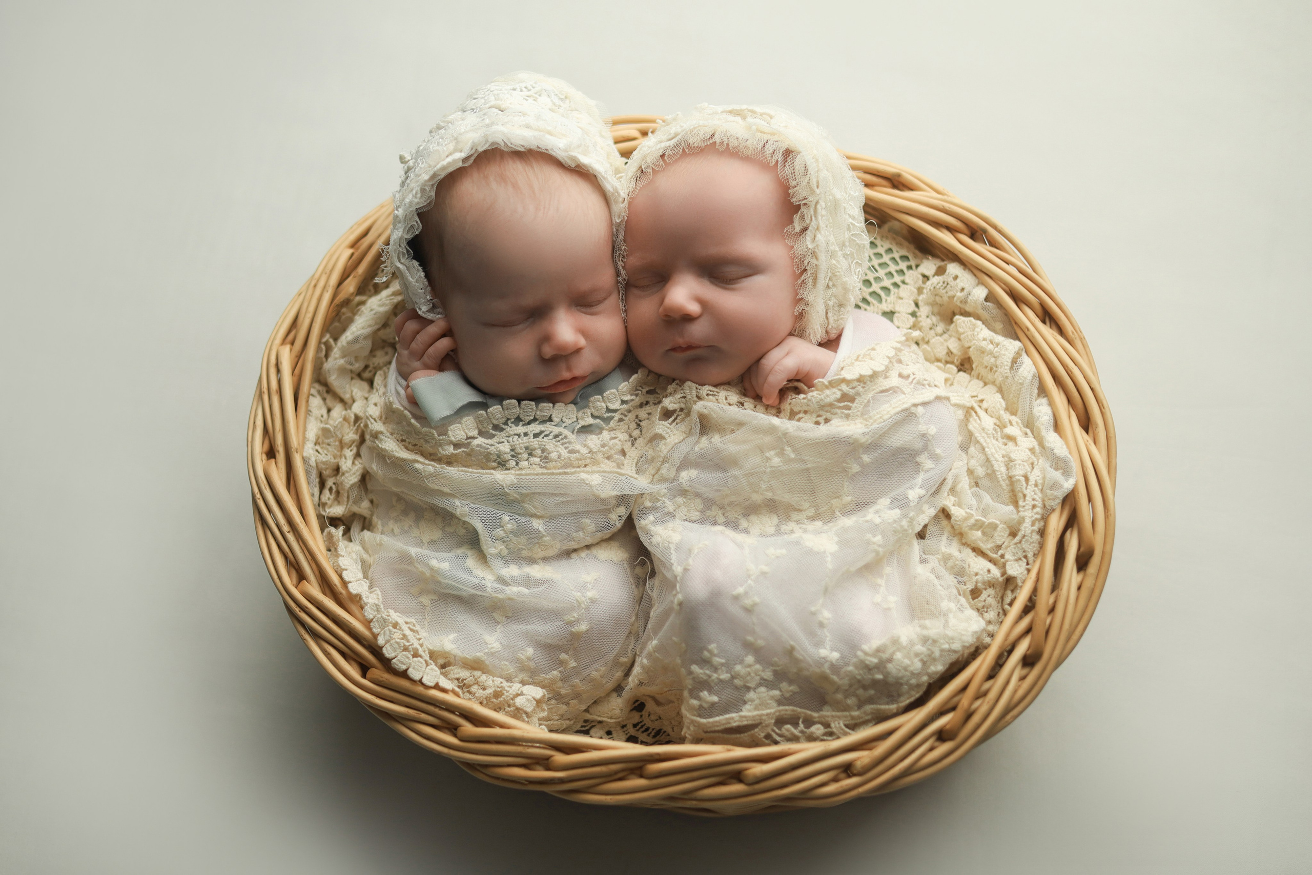 Двойни. Фотограф новорожденных Саратов