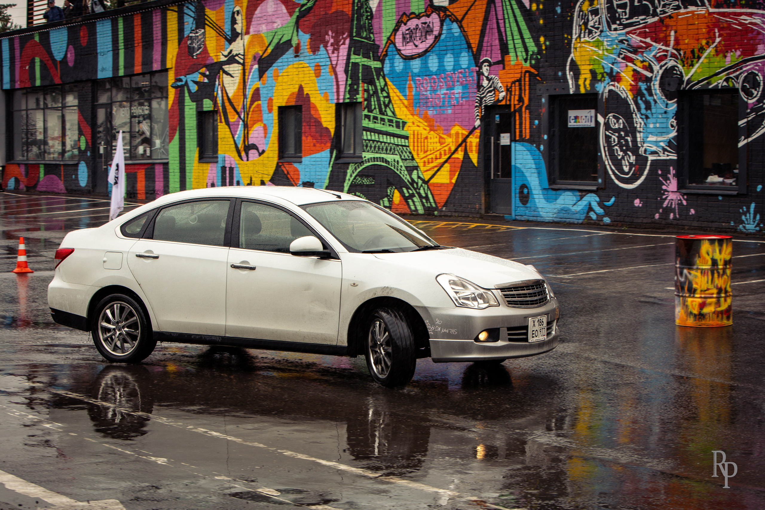 SHOWDOWN. Rusty Photographer