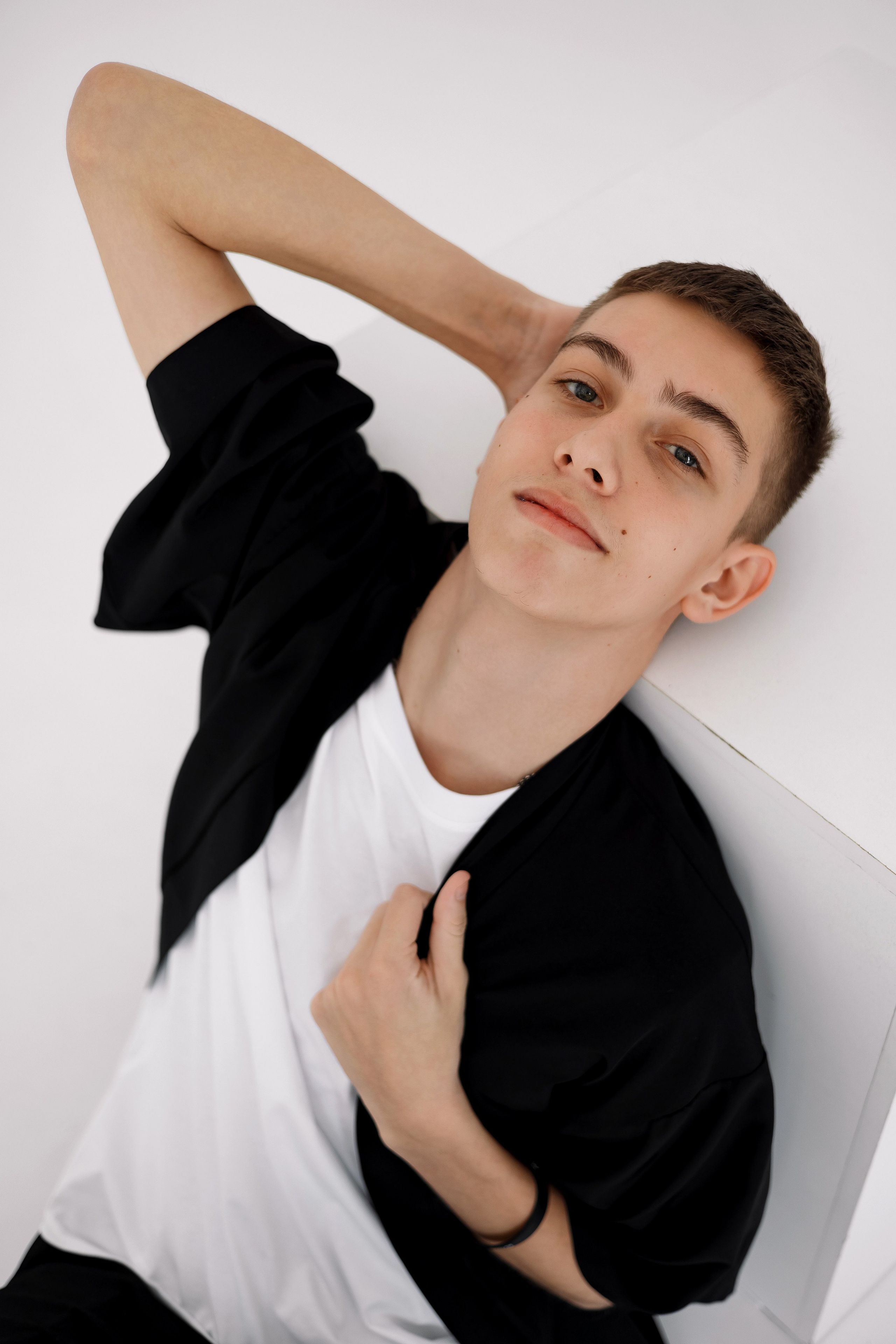 11 класс съемка на циклораме. Фотограф Любовь Корниенко, Примоский край