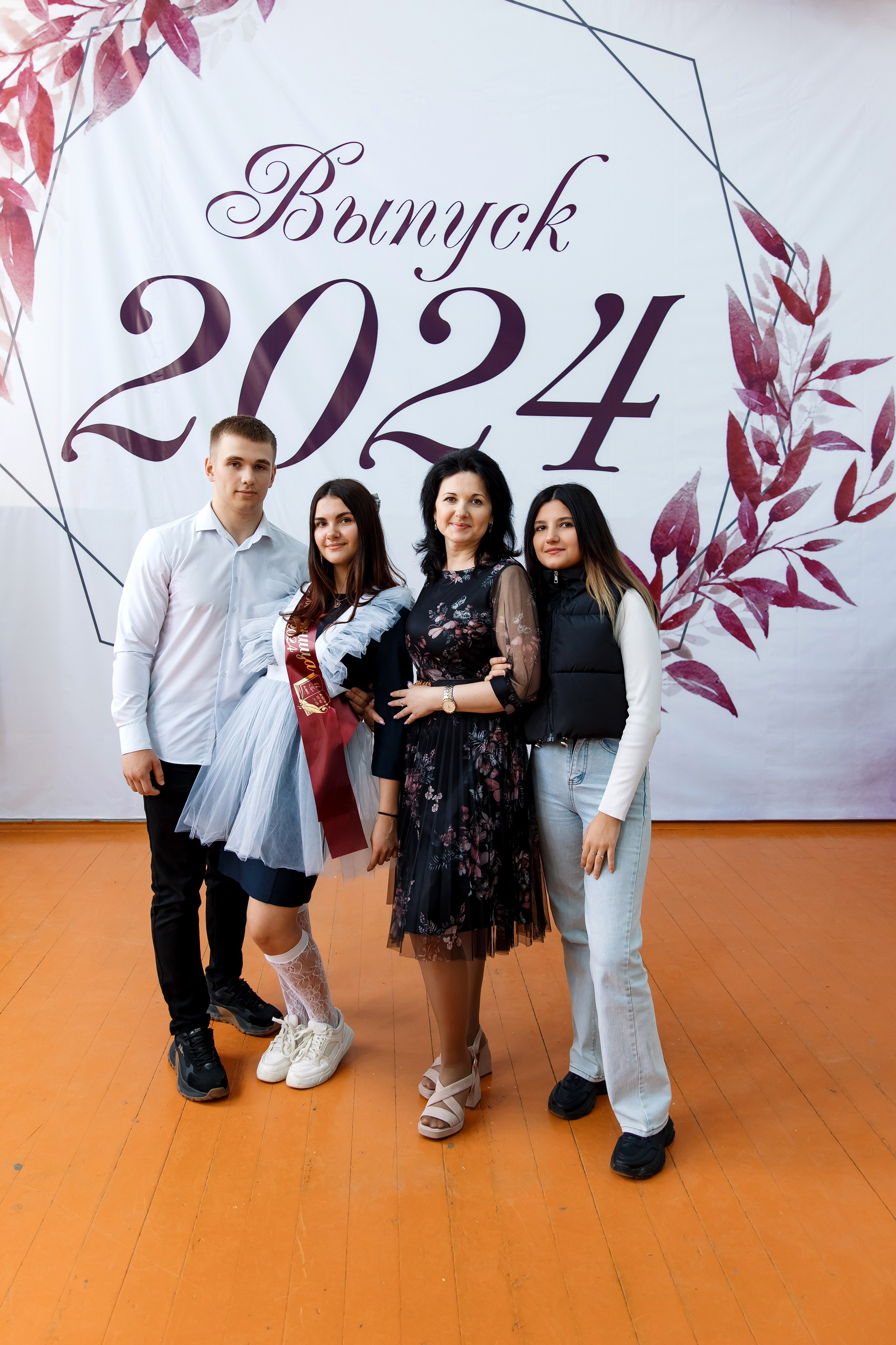 11 класс Последний звонок. Фотограф Любовь Корниенко, Примоский край