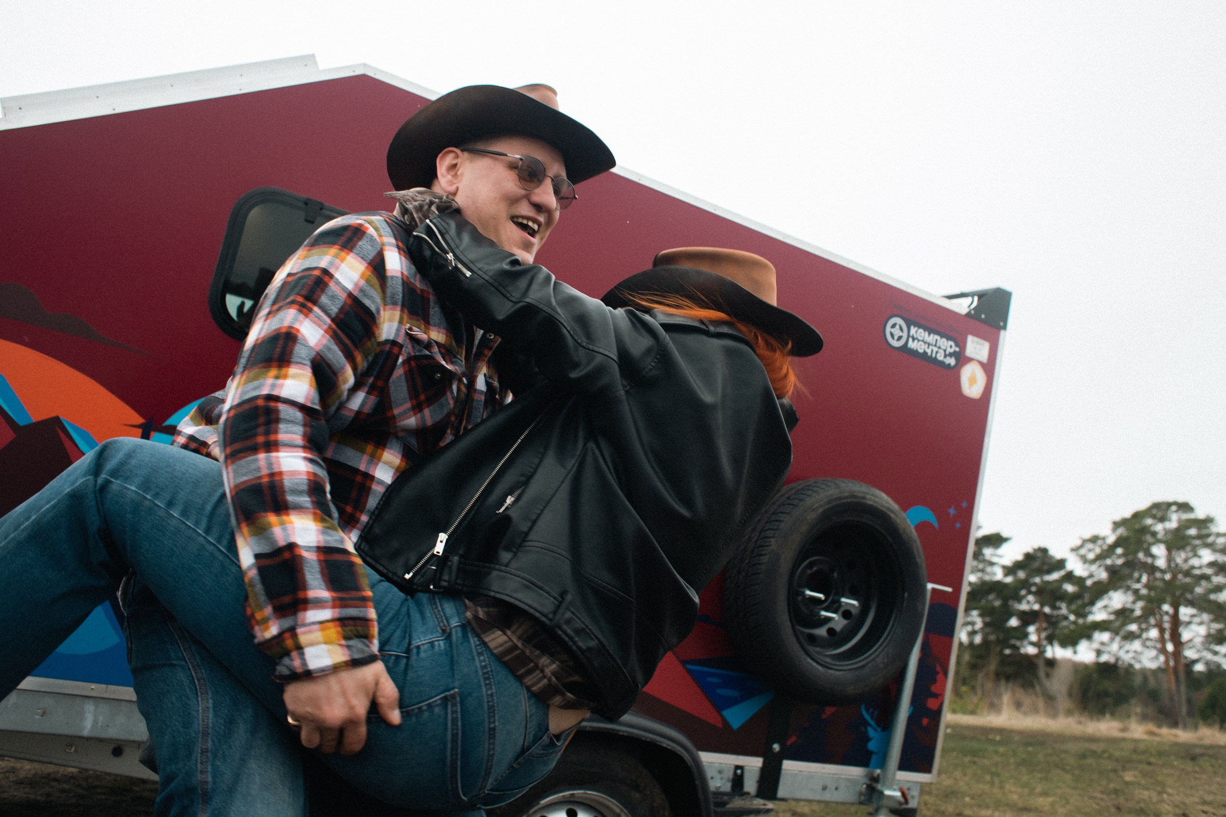 Love story camper. Фотограф в Тюмени Даша Михнова. Портреты, фотопроекты, фотодни