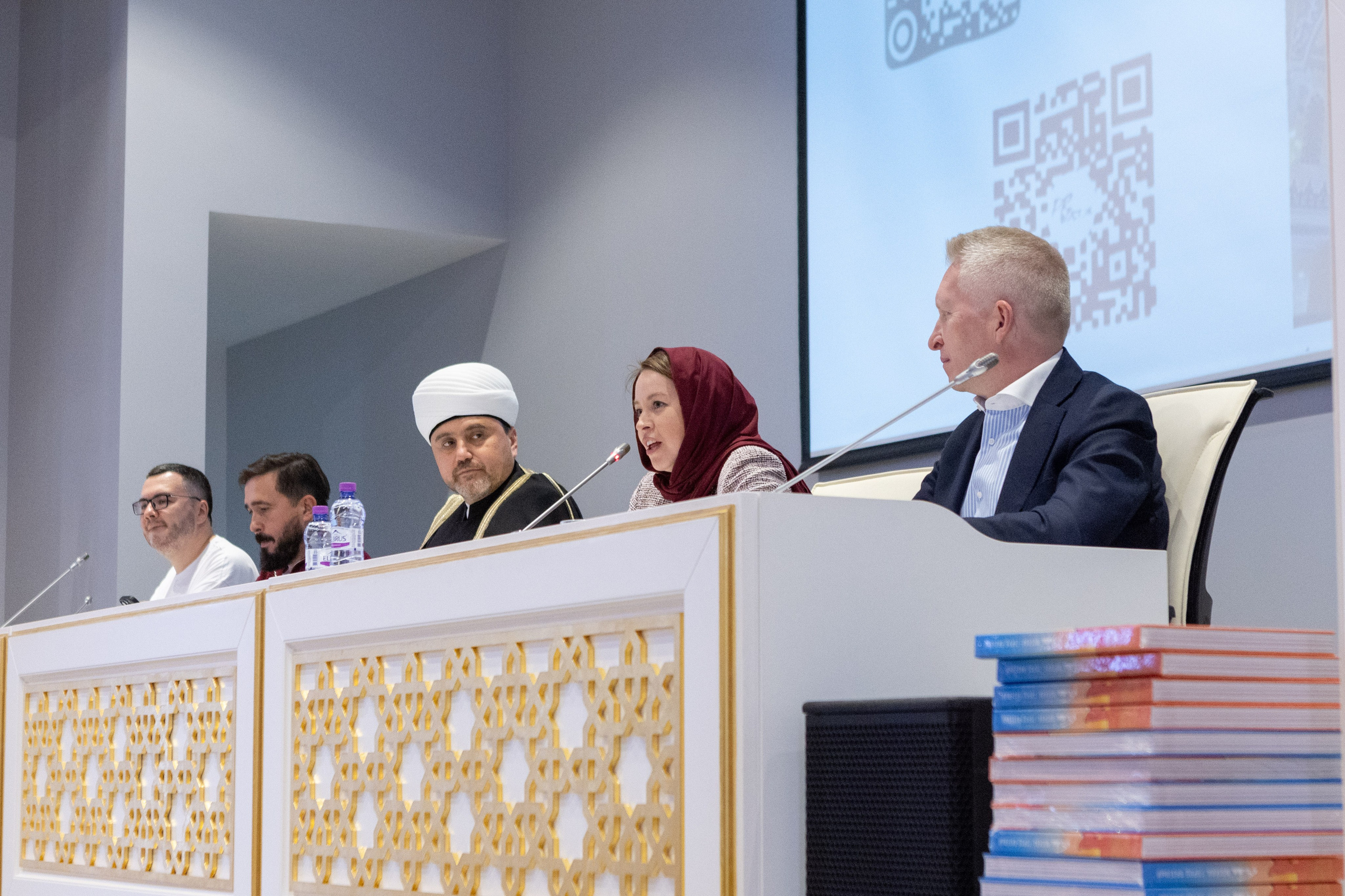 Репортаж с презентации книги — «Москва: город вязевый». Рекламный, предметный, репортажный, семейный фотограф и художник в Москве