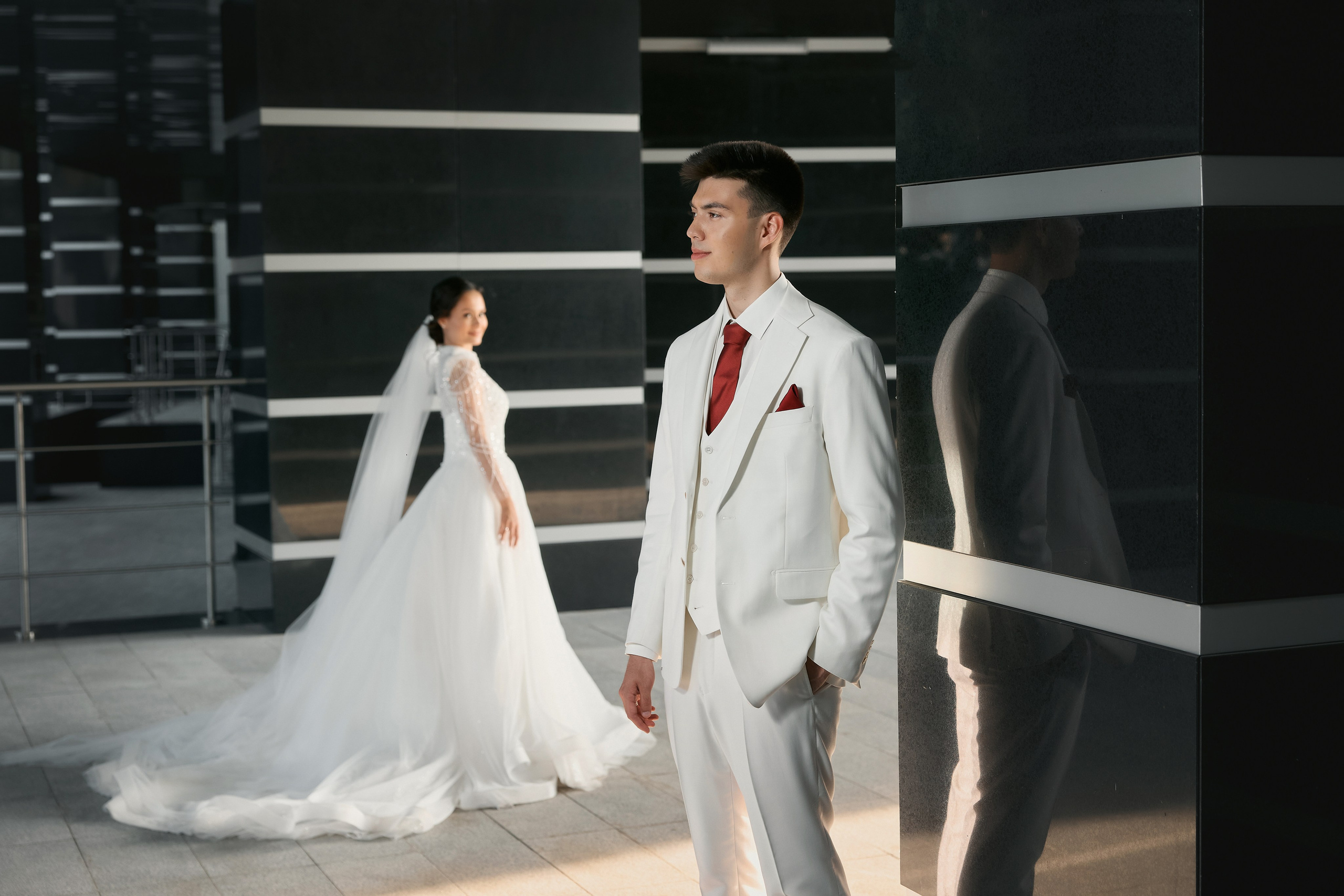 Аяз и Аделя. Свадебная фотосессия душевной пары в белых одеяниях на белых одеялах…. Мое имя Раиль. Я репортажный фотограф в Казани, так же мой любимый жанр — свадебный фотограф