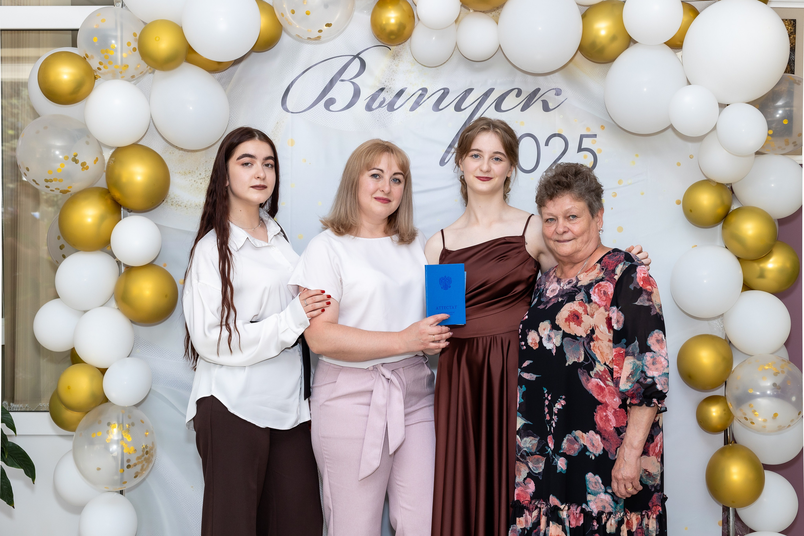 Вручение аттестата 2025. Выпускные альбомы Майкоп, Краснодар Елена Золотарева