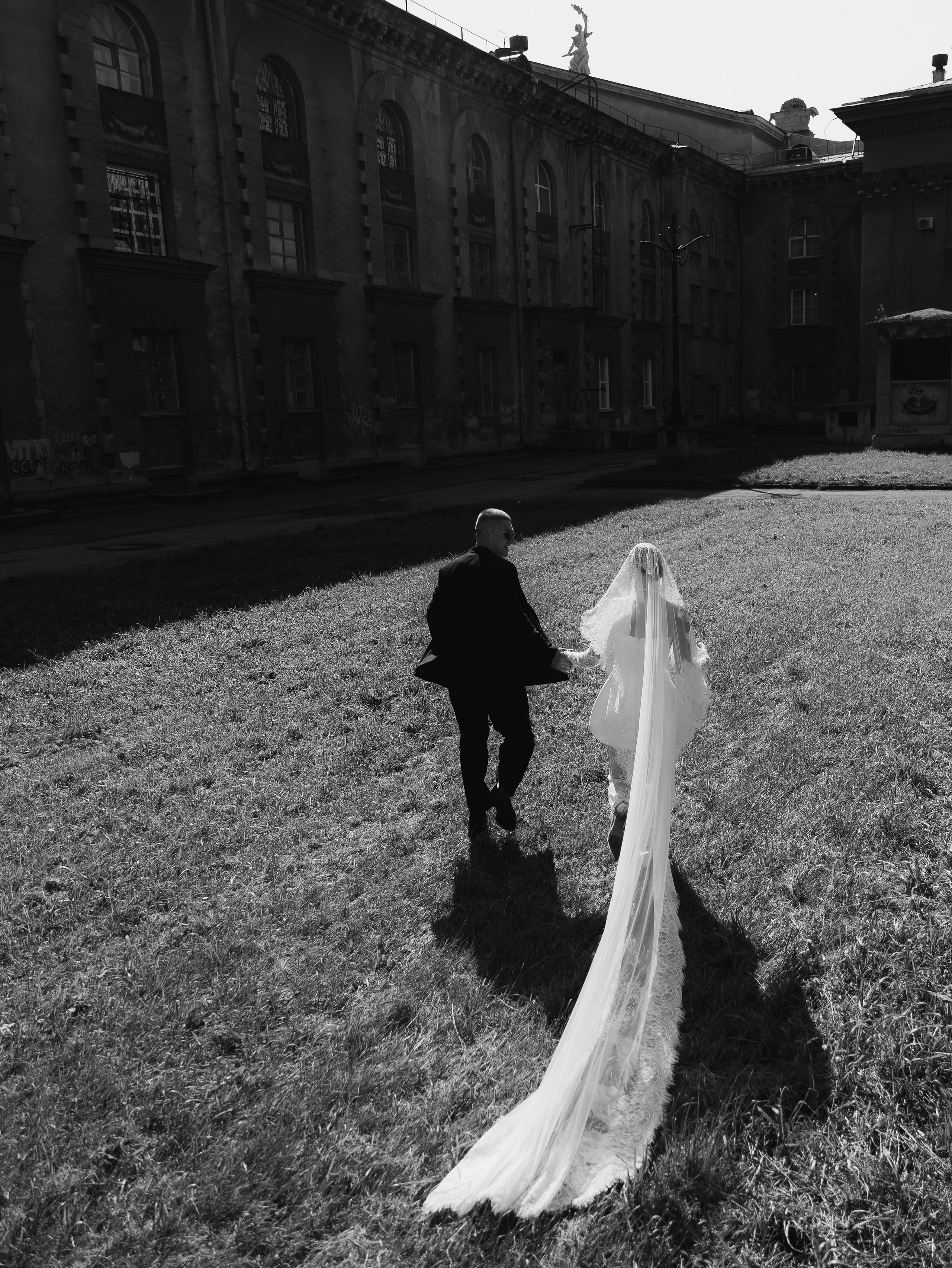 Егор и Виктория фотосессия во Дворце ЧМК. СВАДЕБНЫЙ ФОТОГРАФ ЧЕЛЯБИНСК