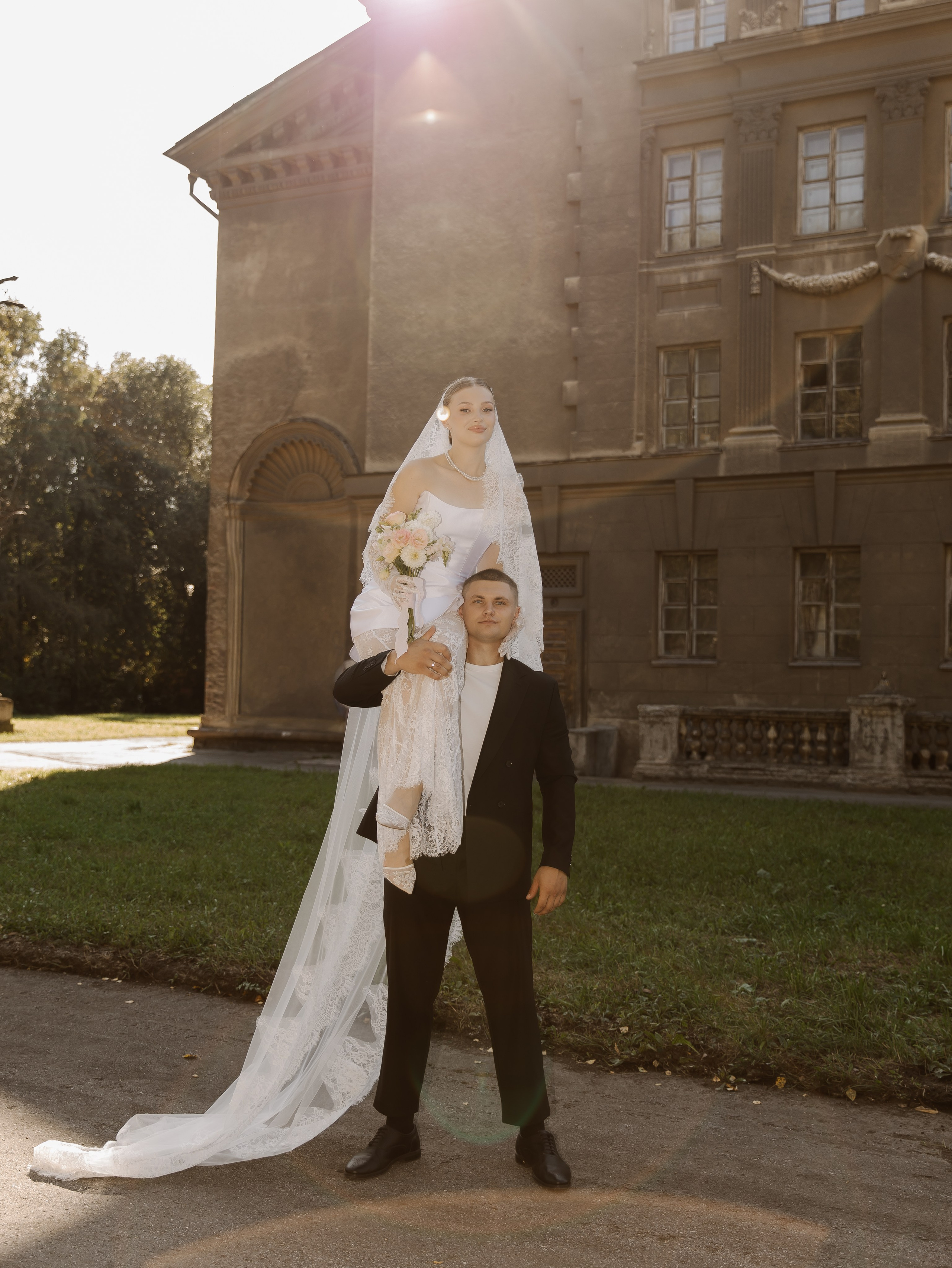 Егор и Виктория фотосессия во Дворце ЧМК. СВАДЕБНЫЙ ФОТОГРАФ ЧЕЛЯБИНСК