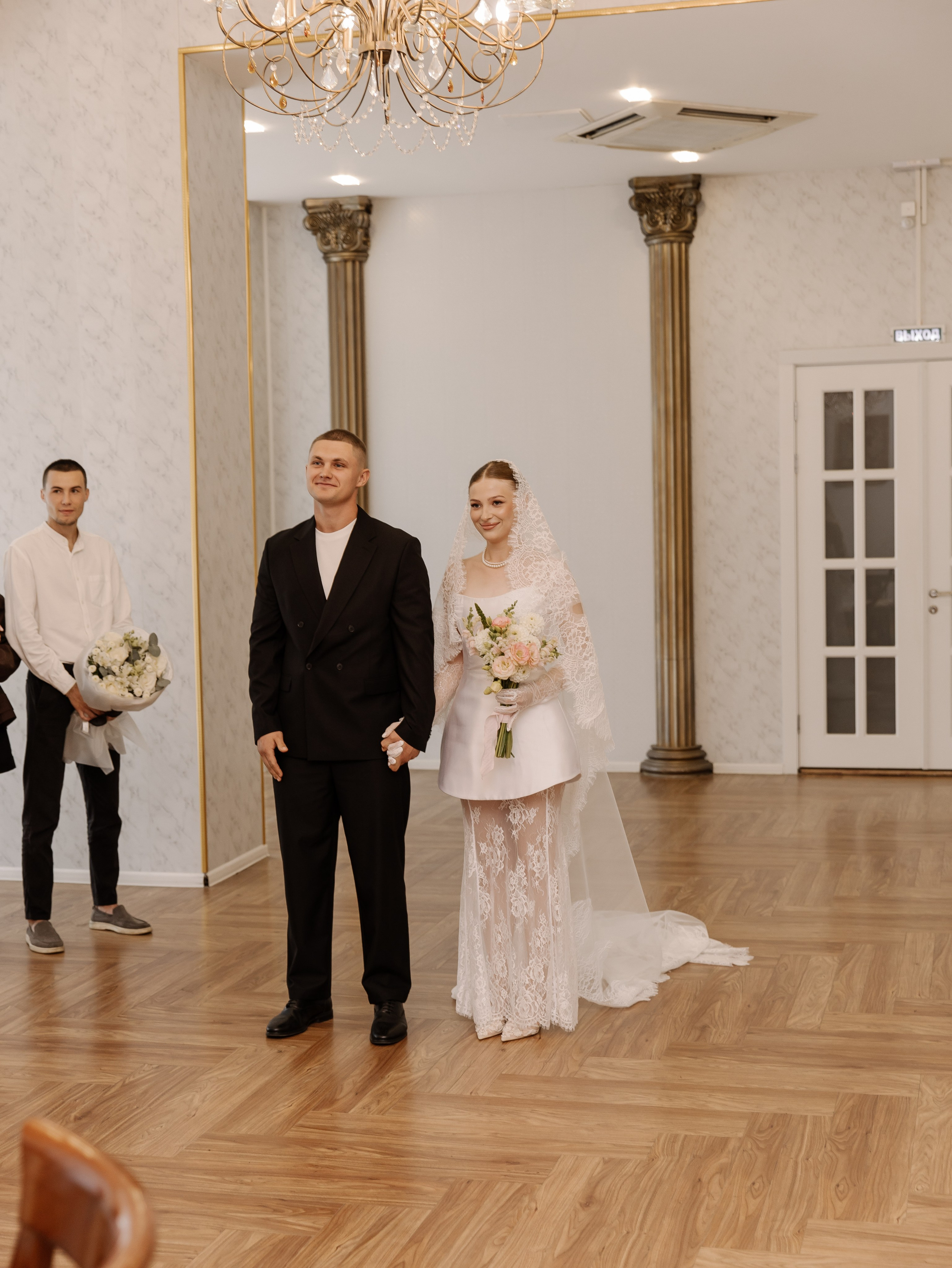 Егор и Виктория фотосессия во Дворце ЧМК. СВАДЕБНЫЙ ФОТОГРАФ ЧЕЛЯБИНСК