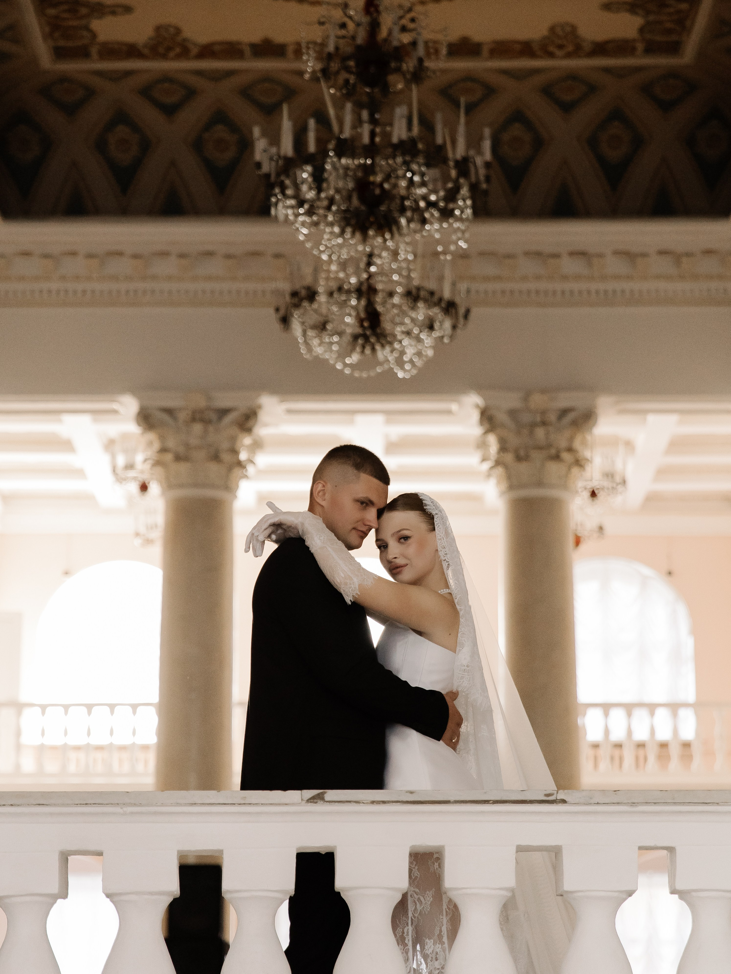Егор и Виктория фотосессия во Дворце ЧМК. СВАДЕБНЫЙ ФОТОГРАФ ЧЕЛЯБИНСК