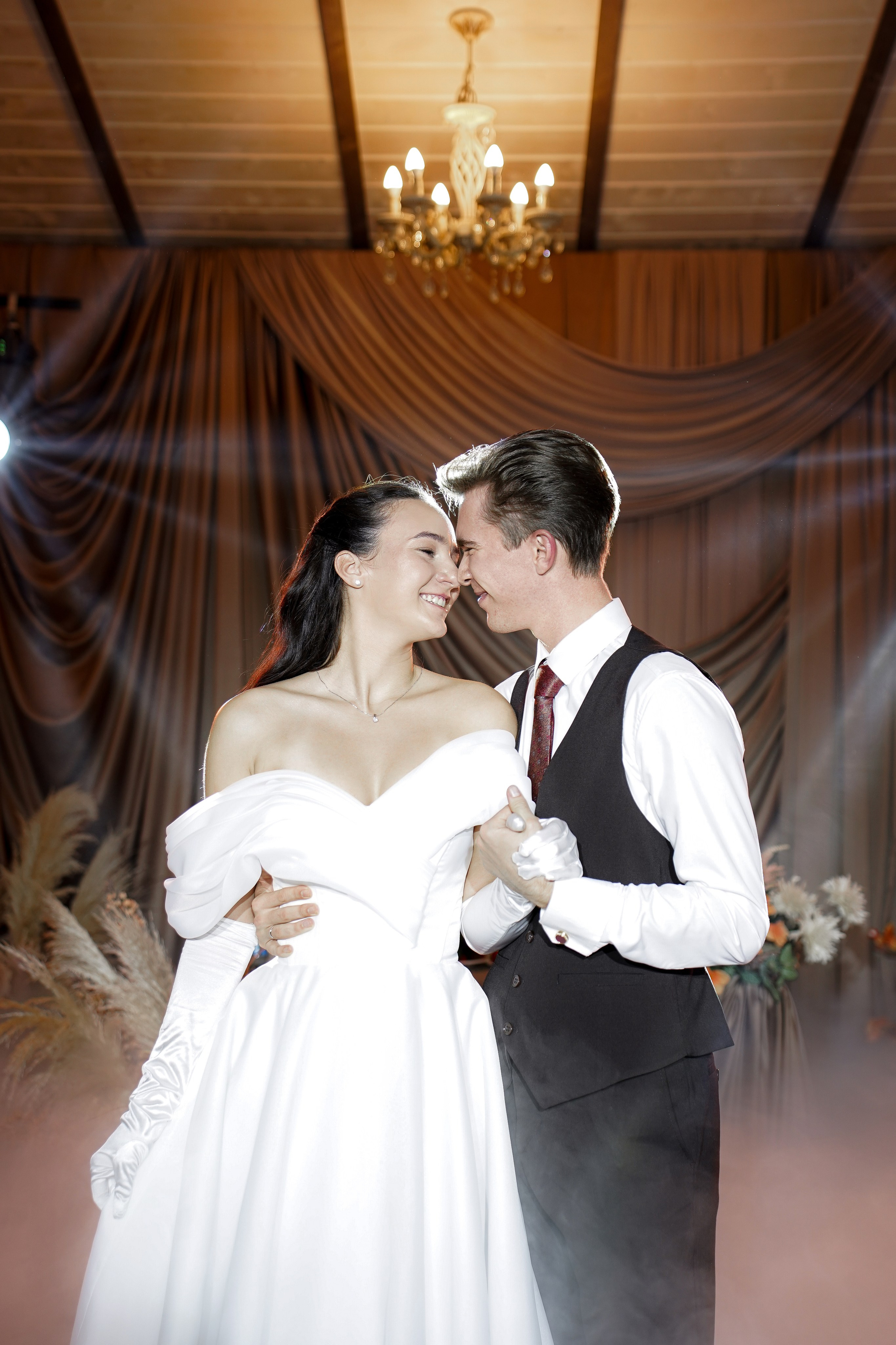 Свадебный банкет в беседке. Свадебный фотограф в Ростове-на-Дону. Таинство Крещения и Венчания, семейные фотосессии. Алёна Чёботова