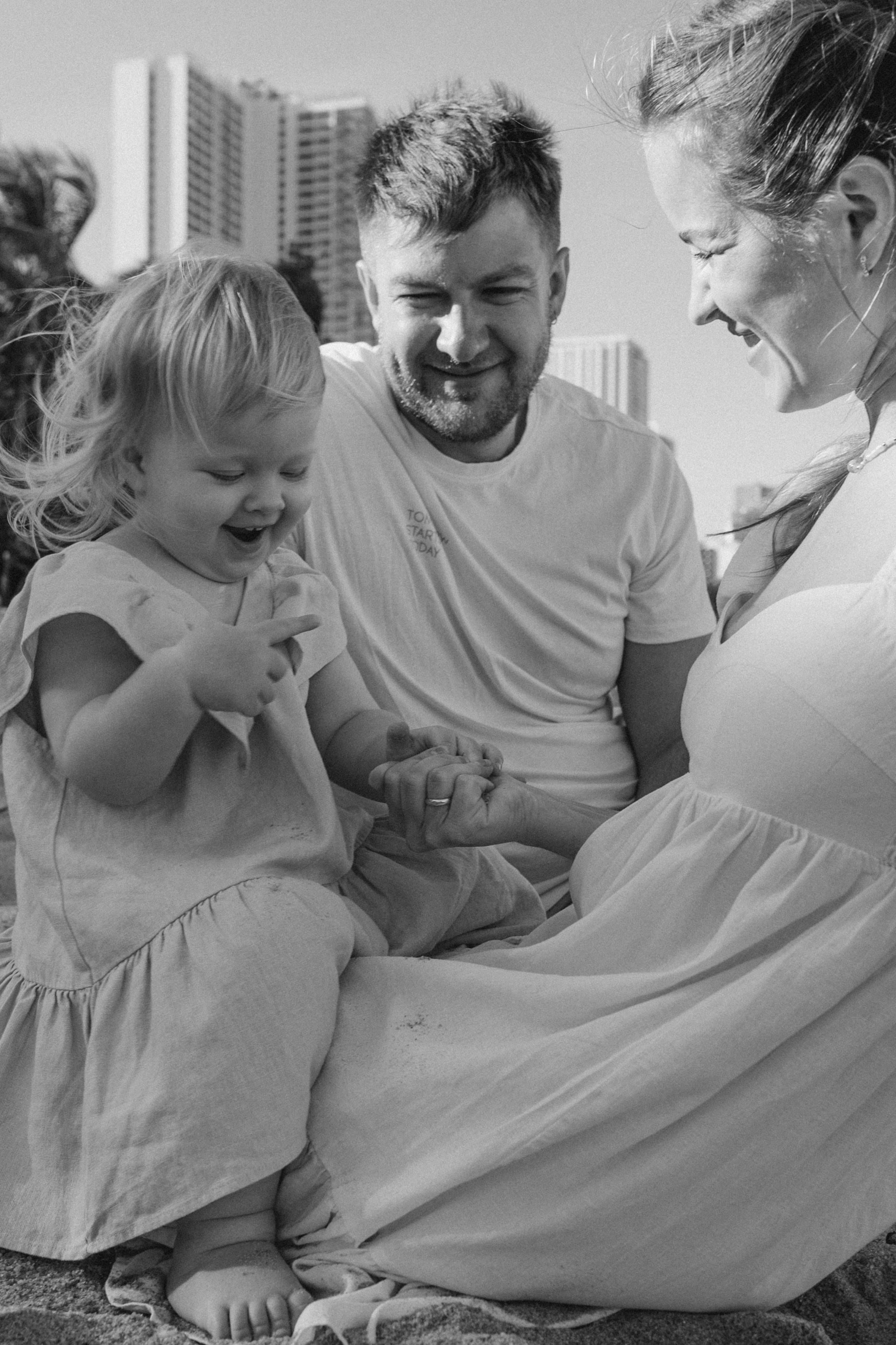 Вика и Влад с Соней на пляже. Главная