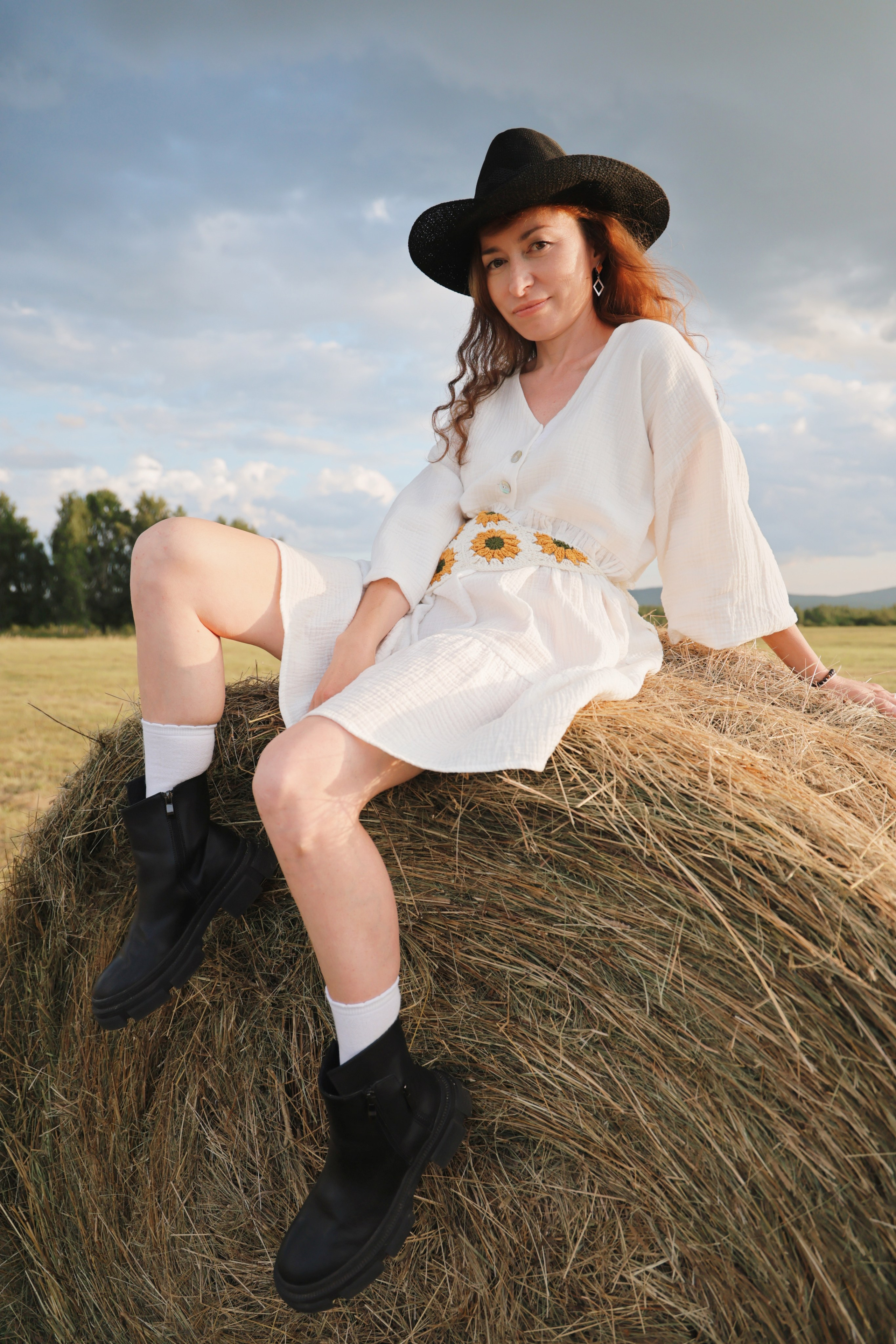 Три девицы на сене). Фотограф Марсель Батыршин