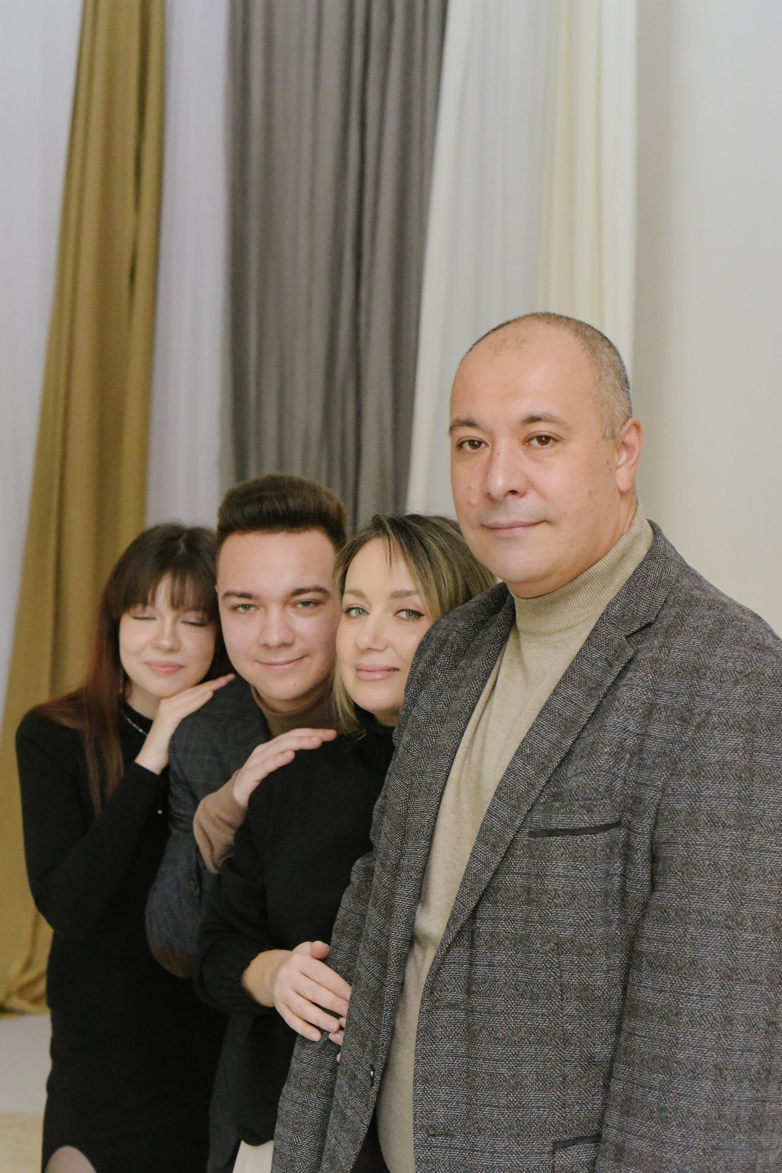 Молодые родители и взрослые дети. Фотограф Лола Волна, город Москва