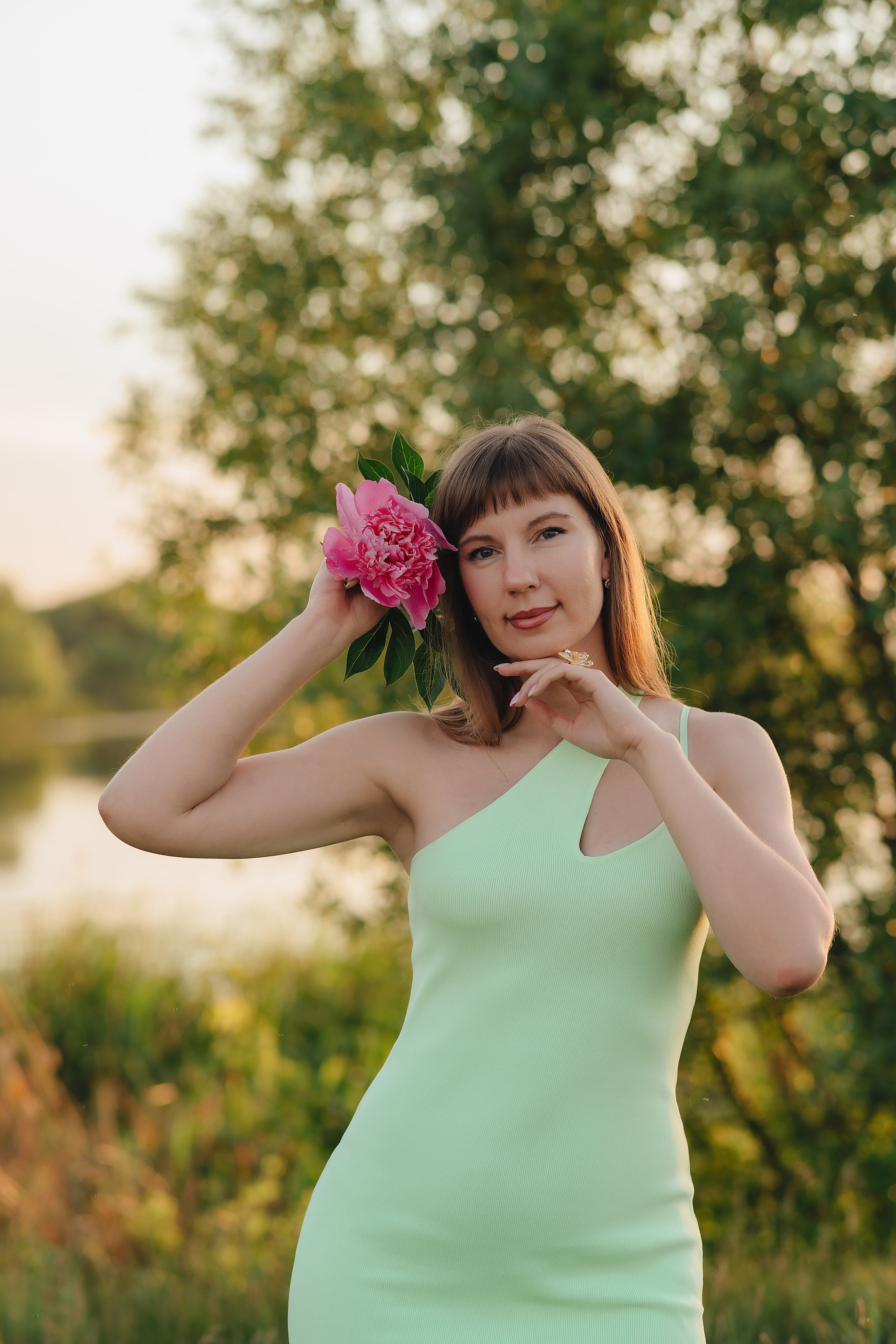 Анастасия | Съемка на закате с букетом пионов. Фотограф Карина Шмулёва. Воронеж и область